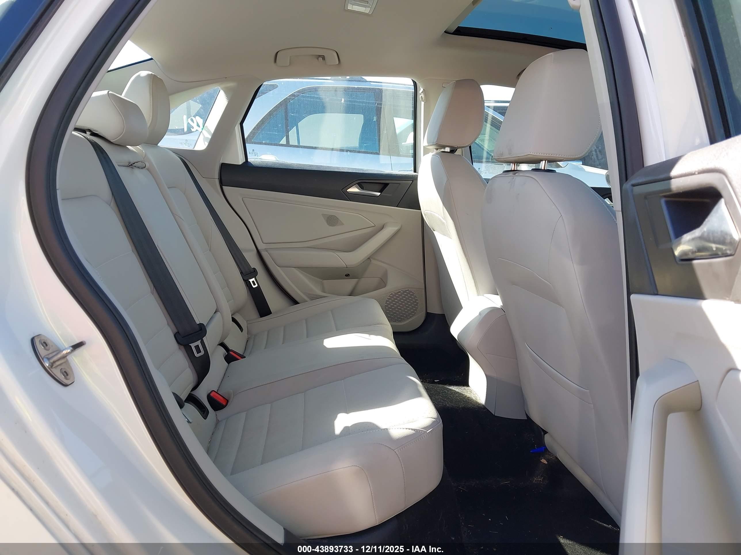 VOLKSWAGEN JETTA image 8