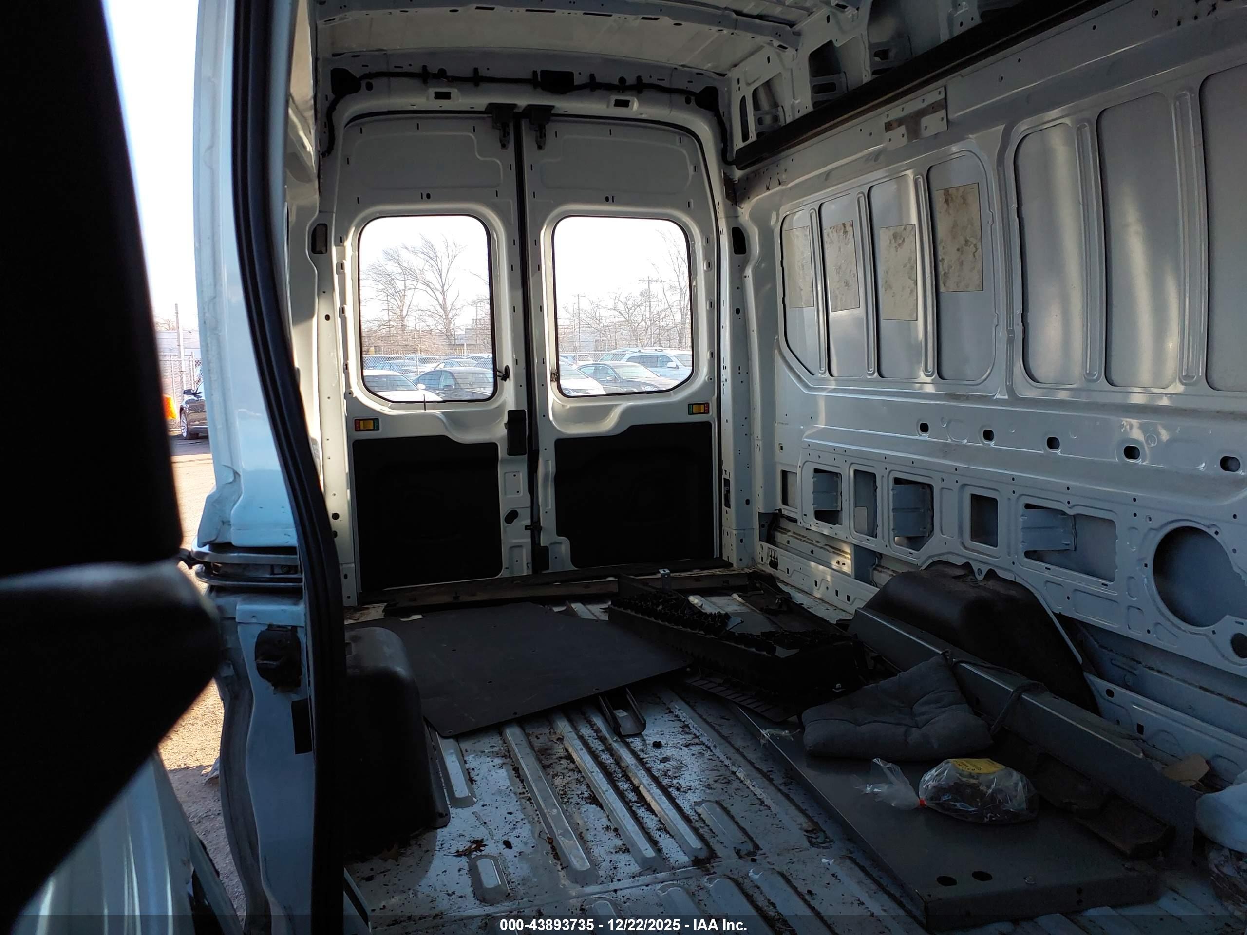 FORD TRANSIT-350 image 8