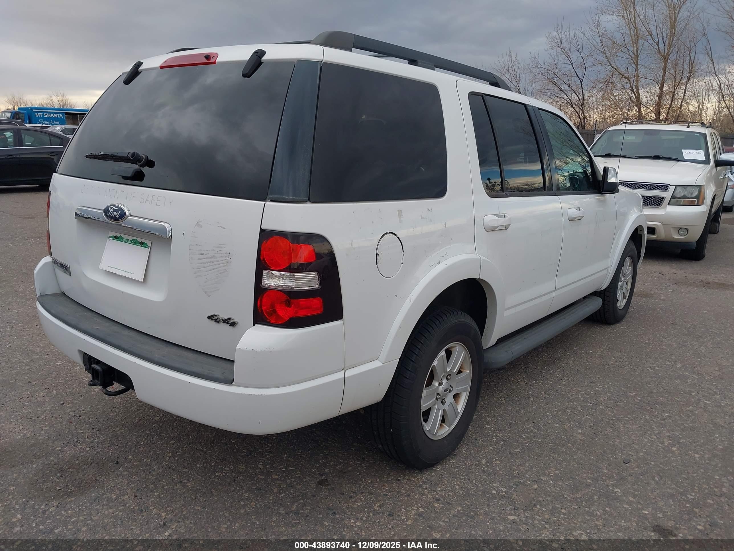 FORD EXPLORER image 4