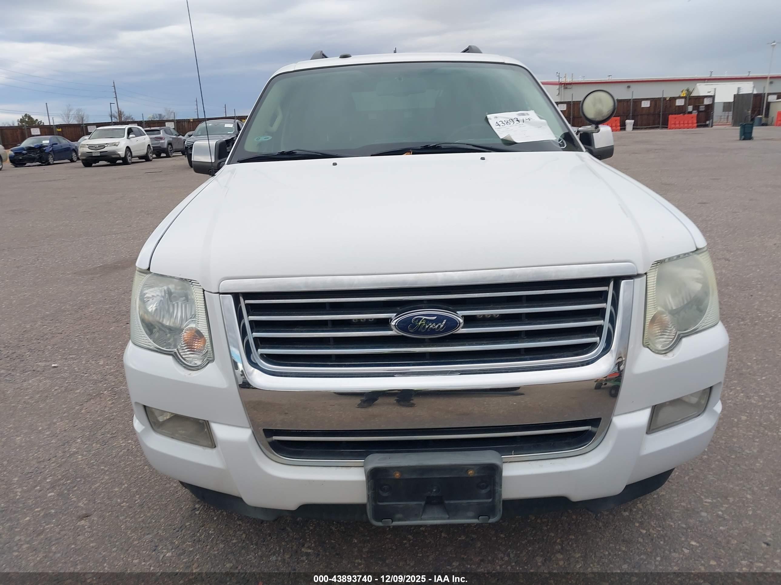 FORD EXPLORER image 6