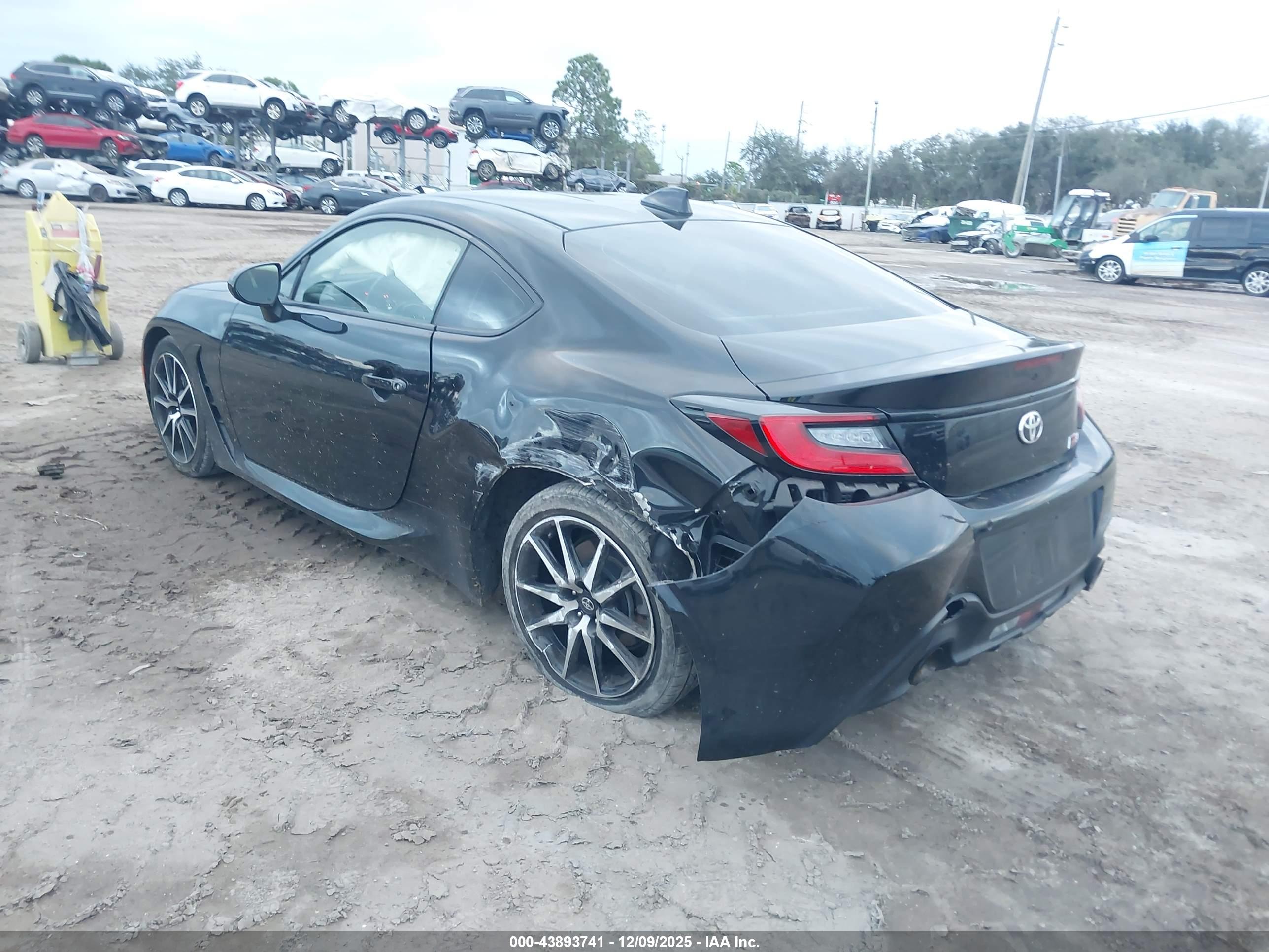 TOYOTA GR86 image 3