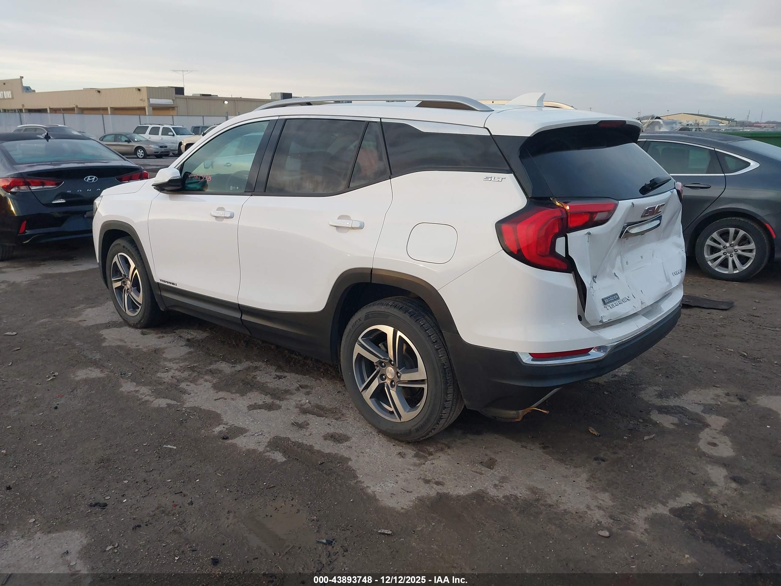 GMC TERRAIN image 3
