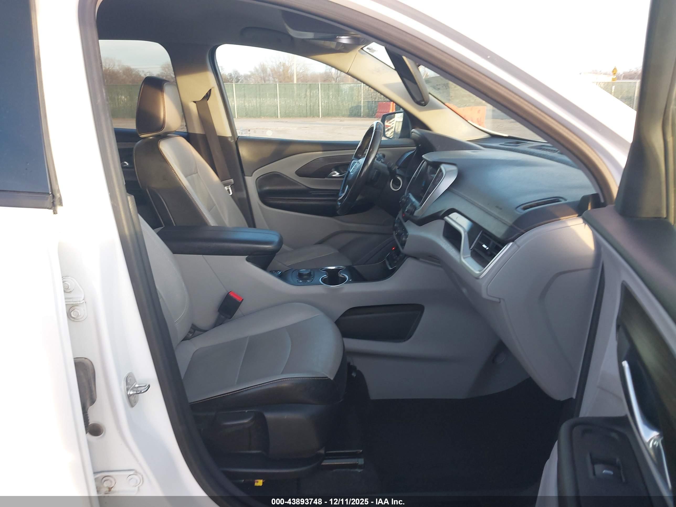 GMC TERRAIN image 5