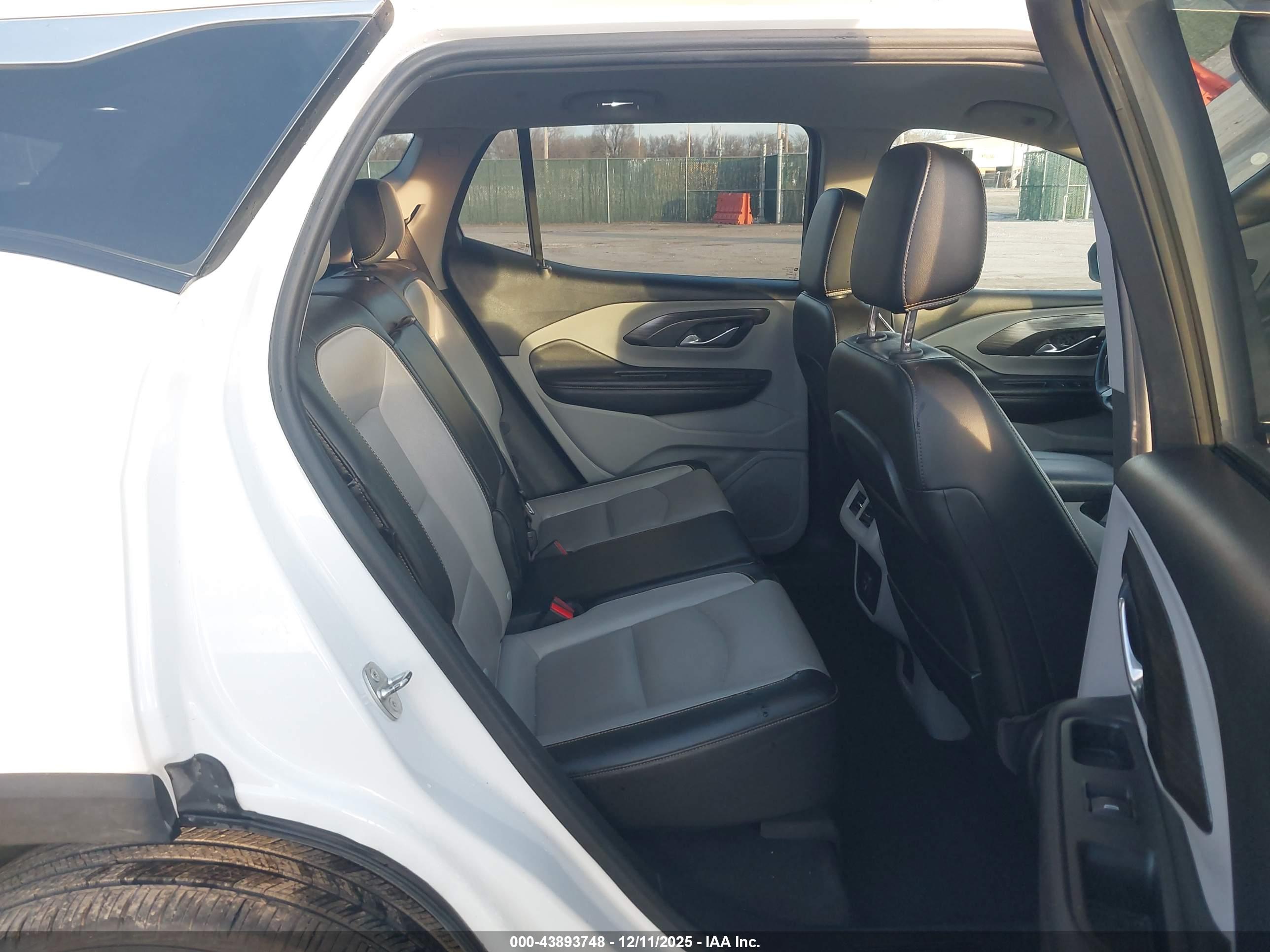 GMC TERRAIN image 8