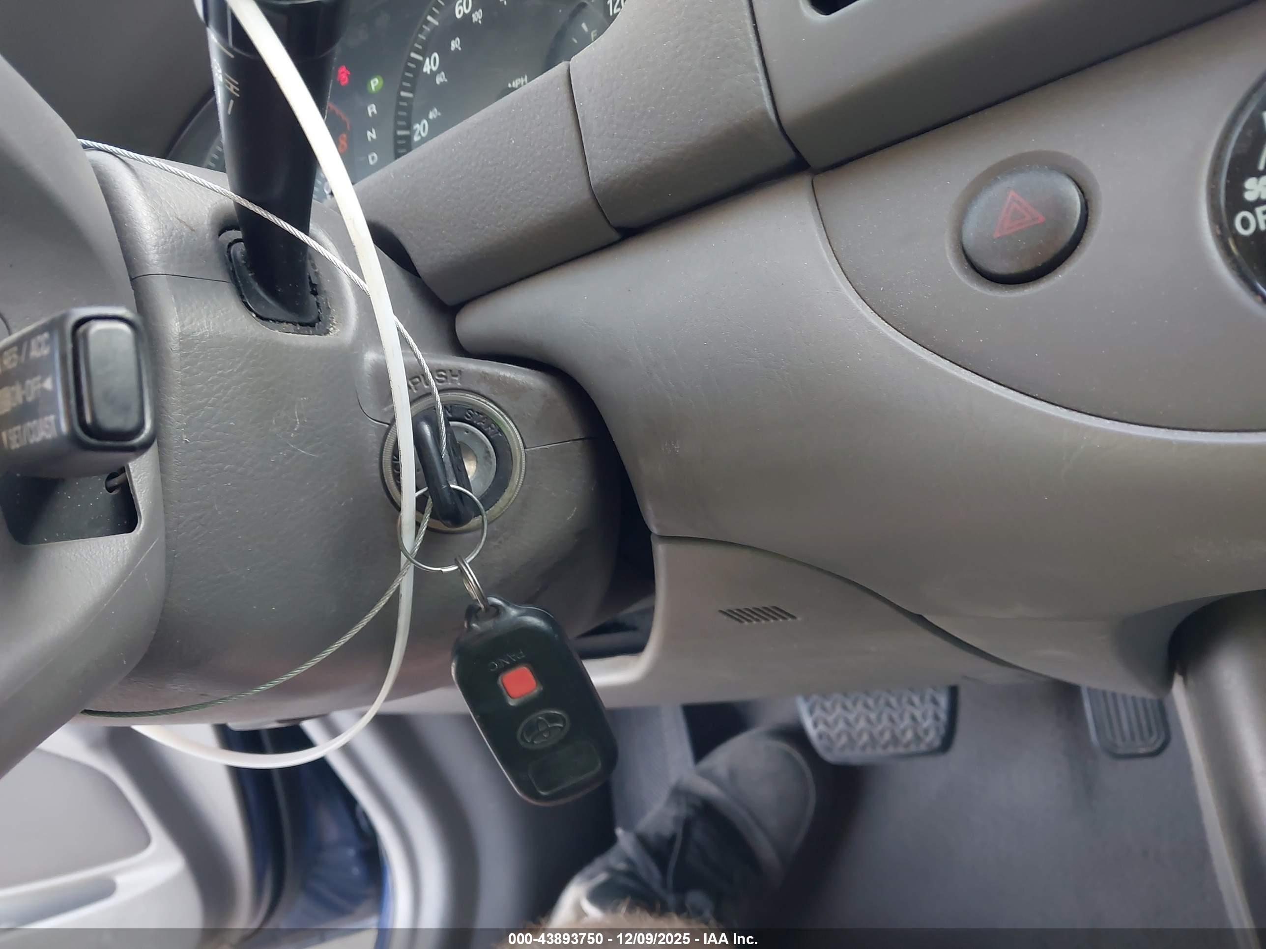 TOYOTA CAMRY image 11