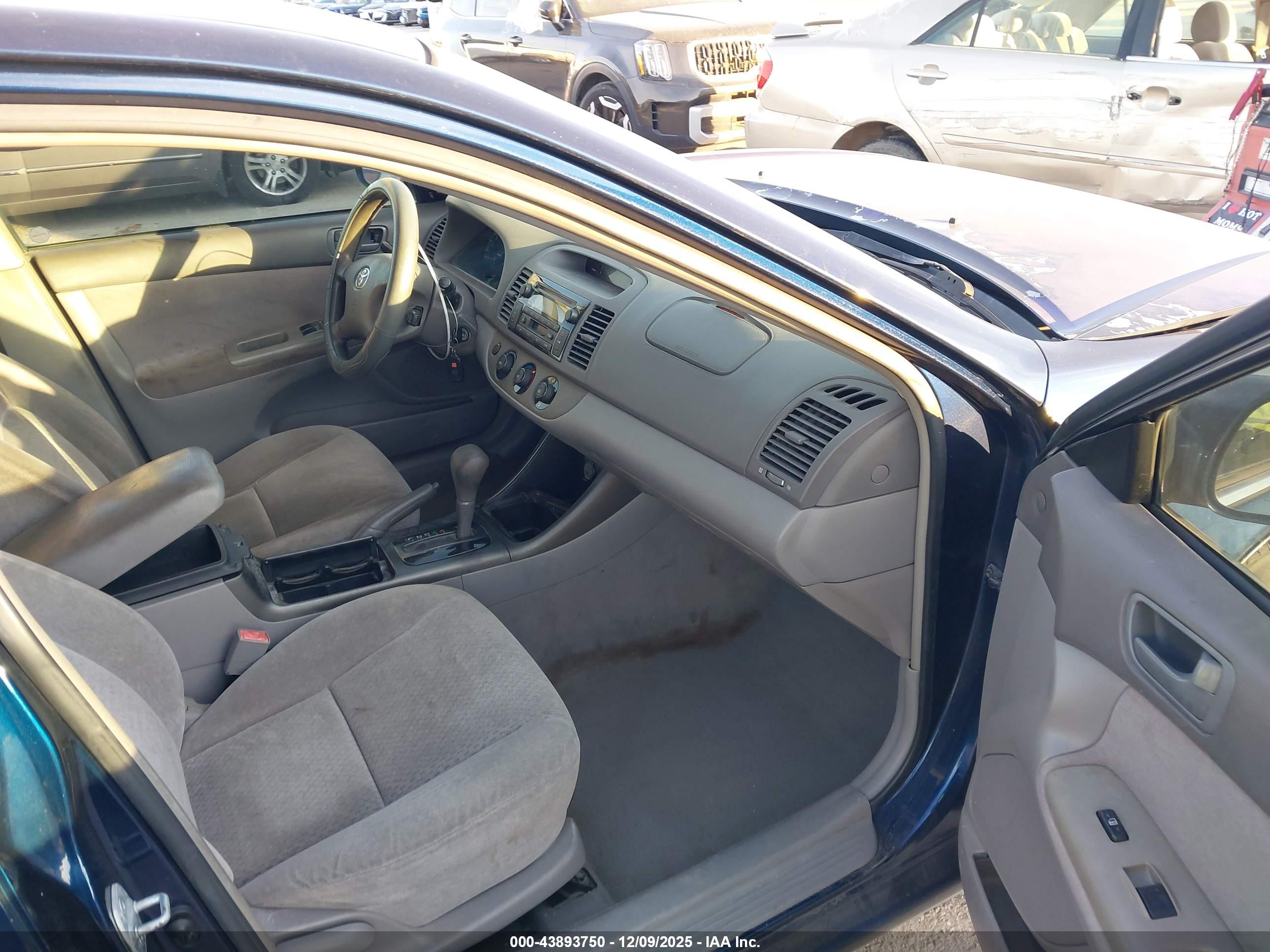 TOYOTA CAMRY image 5