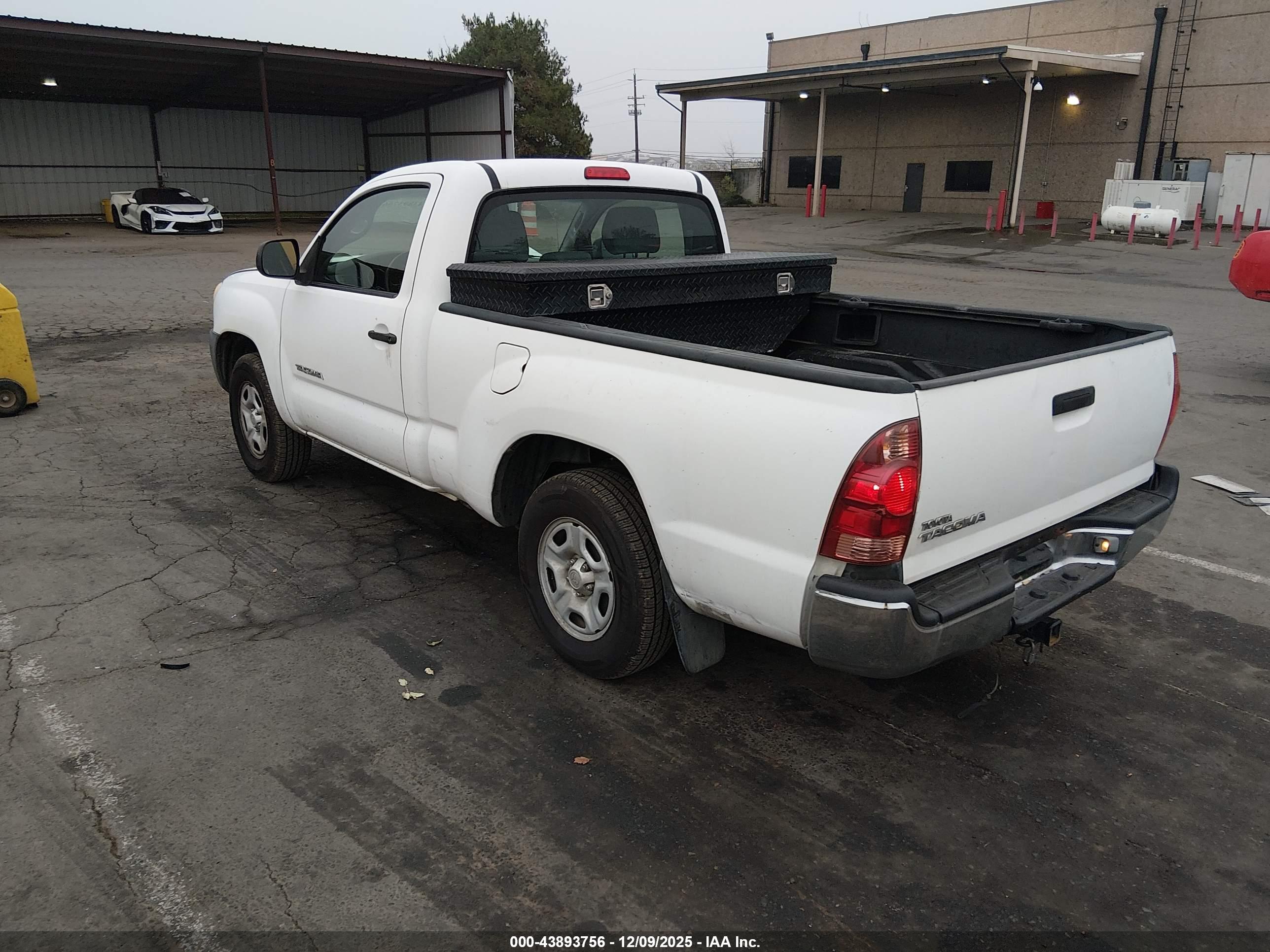 TOYOTA TACOMA image 3