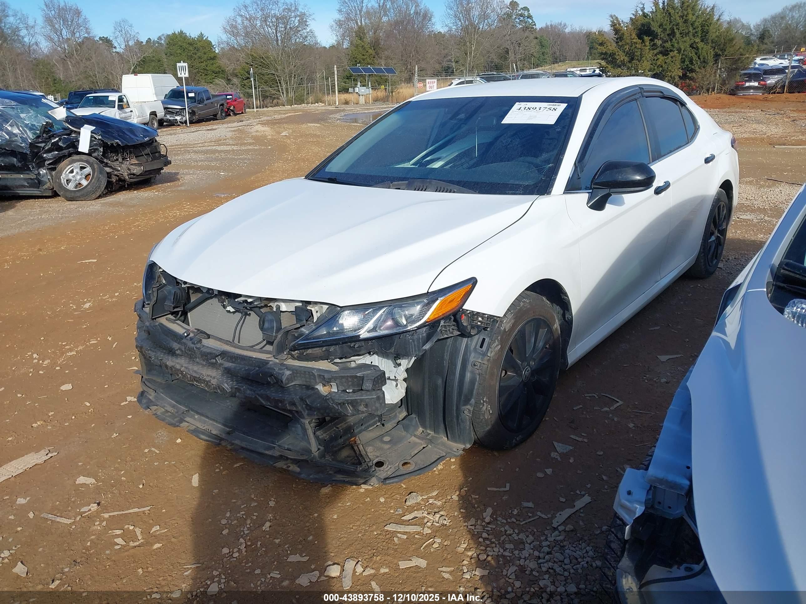 TOYOTA CAMRY image 2