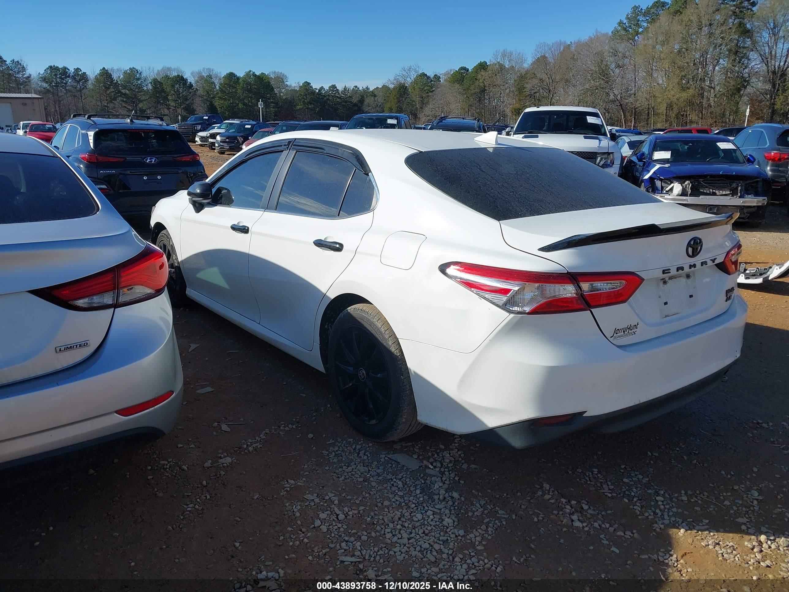 TOYOTA CAMRY image 3