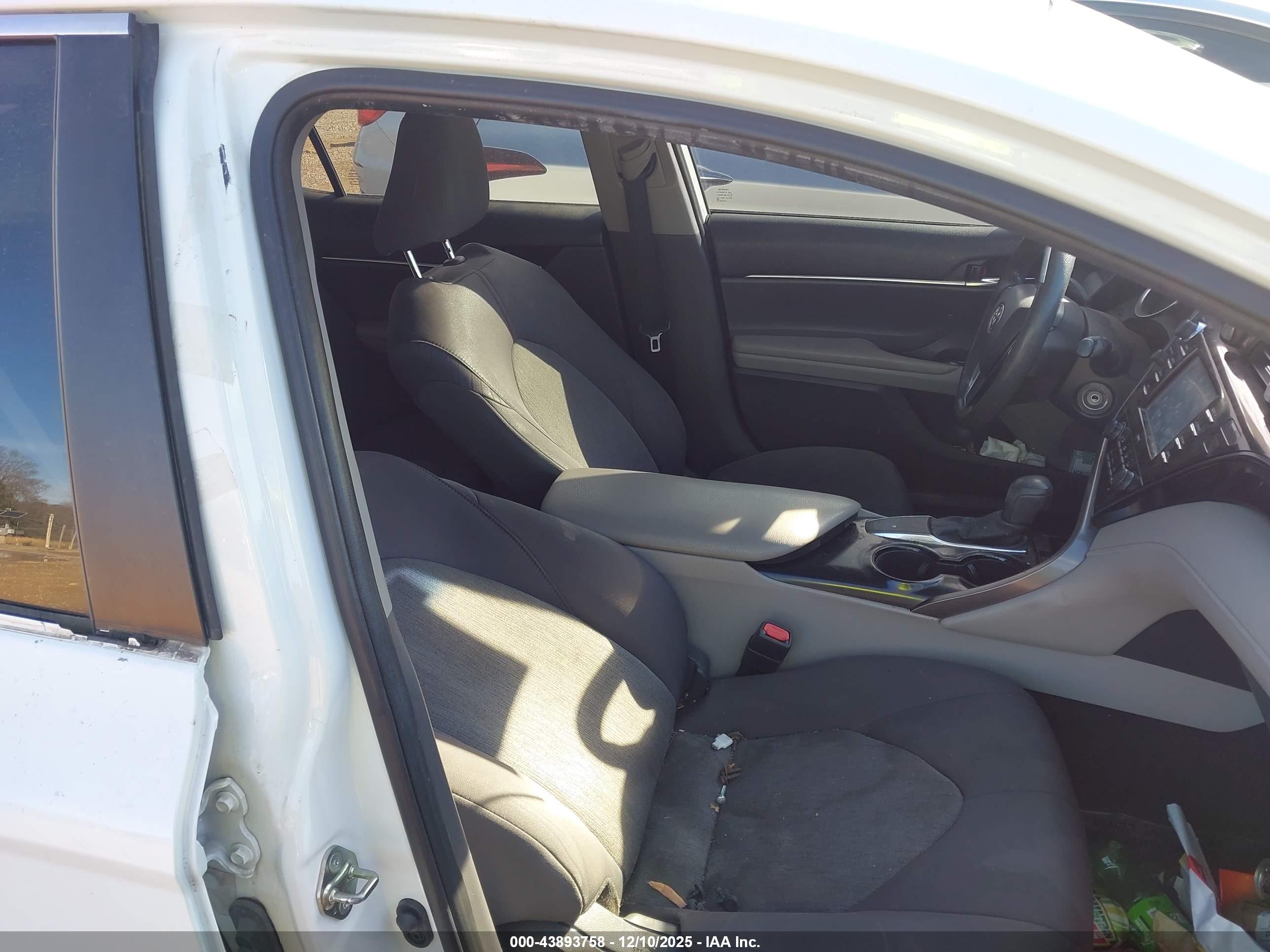 TOYOTA CAMRY image 5
