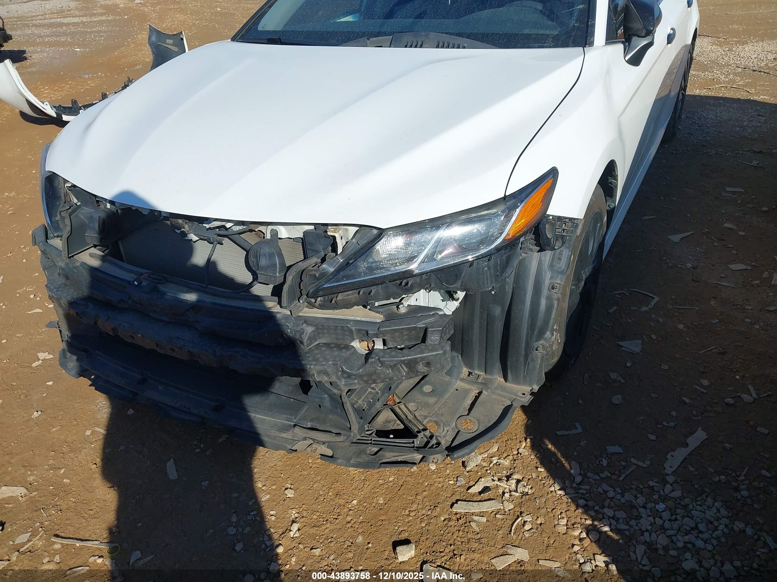 TOYOTA CAMRY image 6