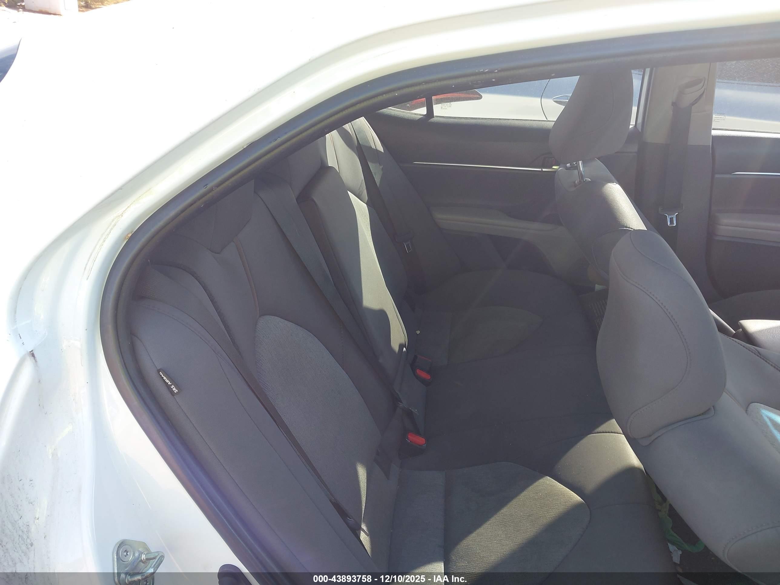 TOYOTA CAMRY image 8