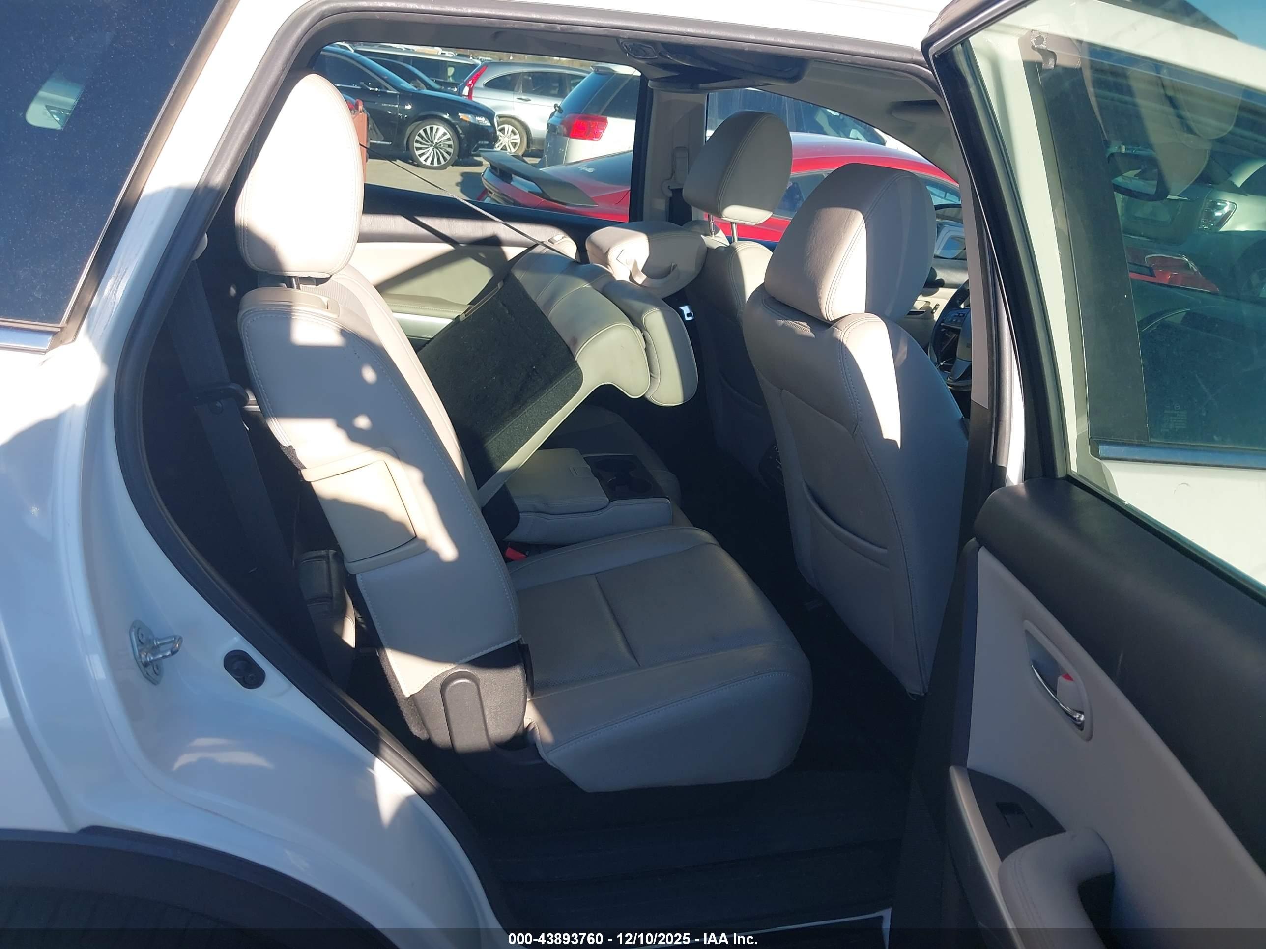 MAZDA CX-9 image 8