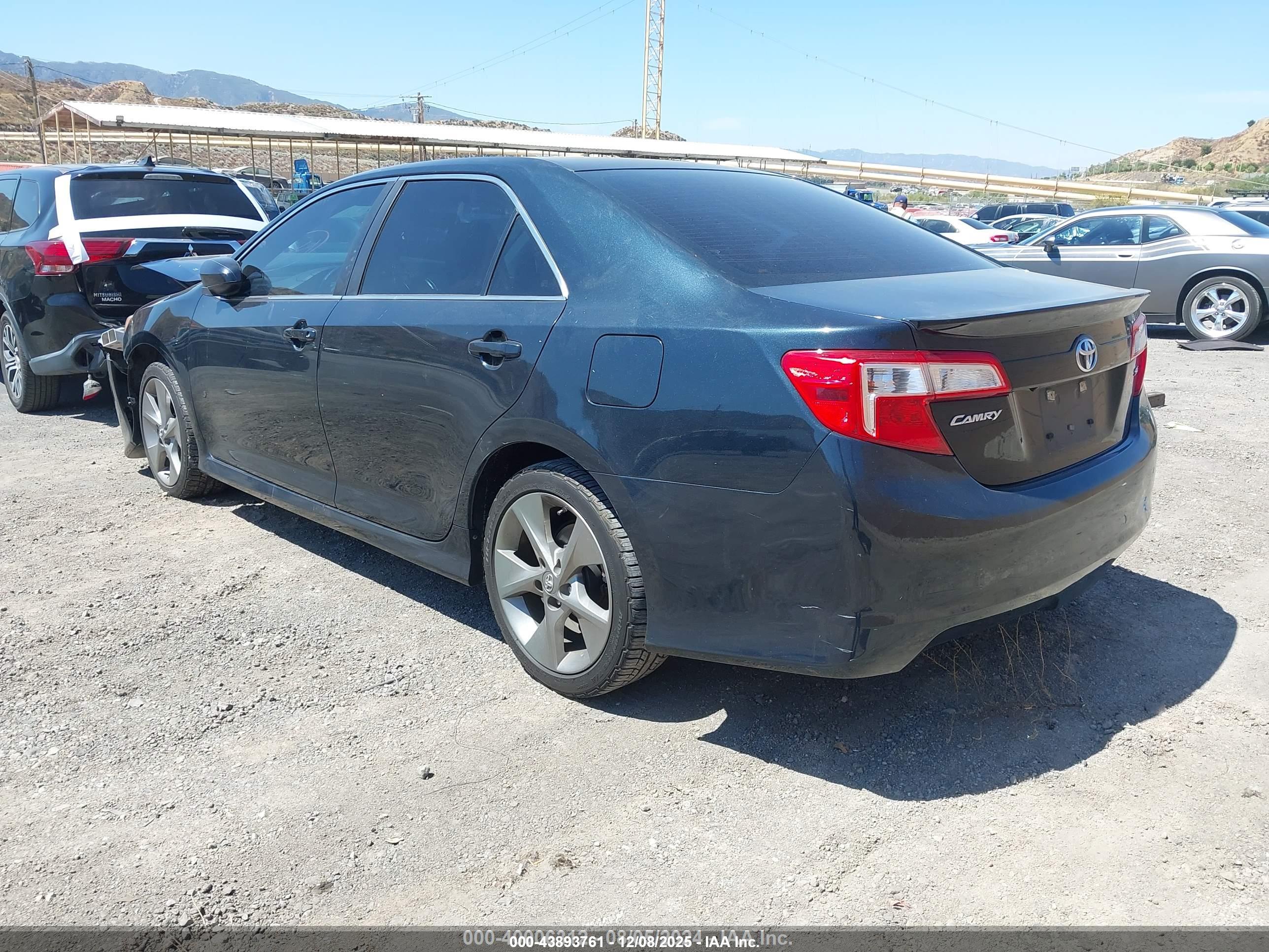 TOYOTA CAMRY image 3