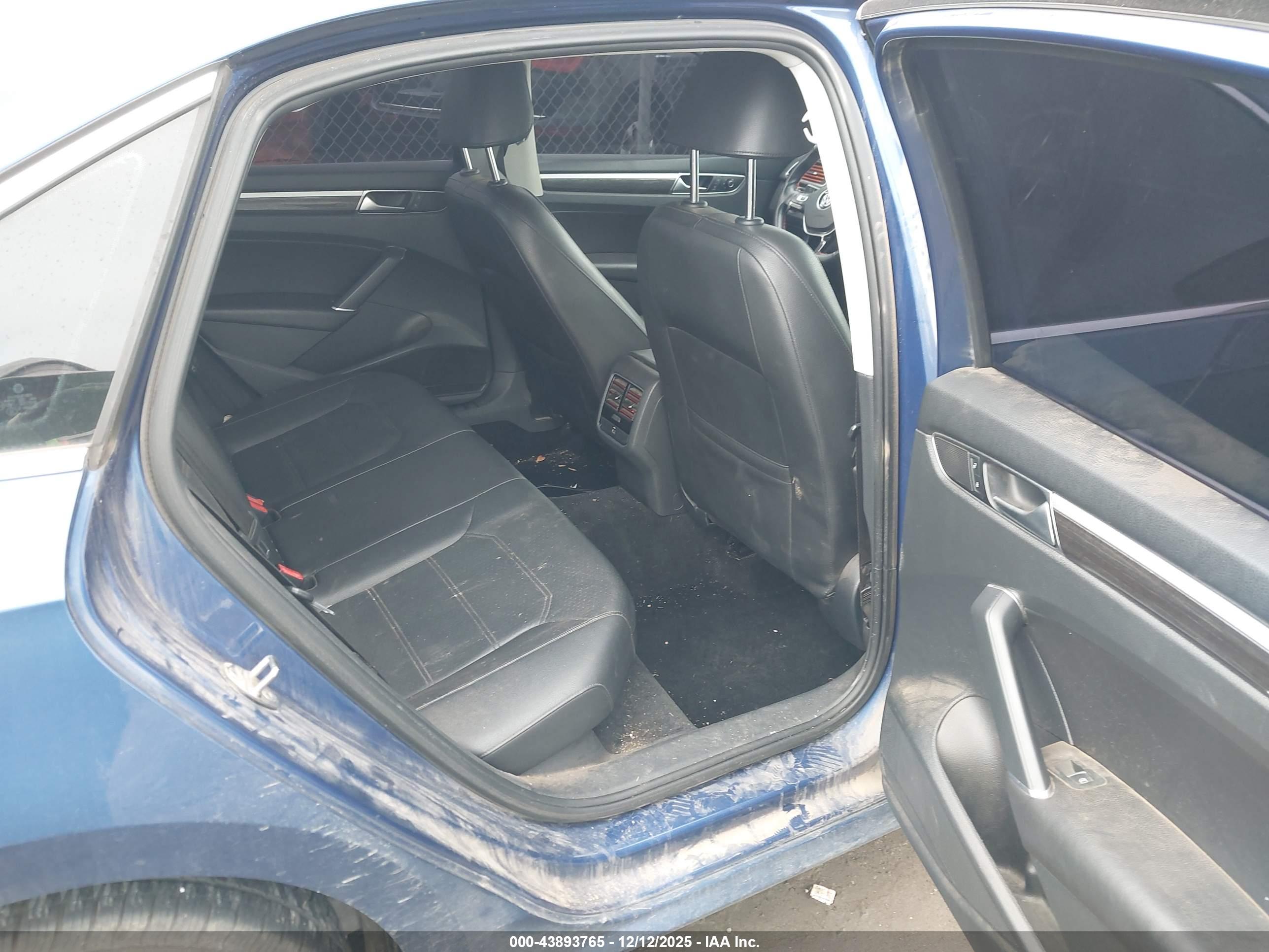 VOLKSWAGEN PASSAT image 8