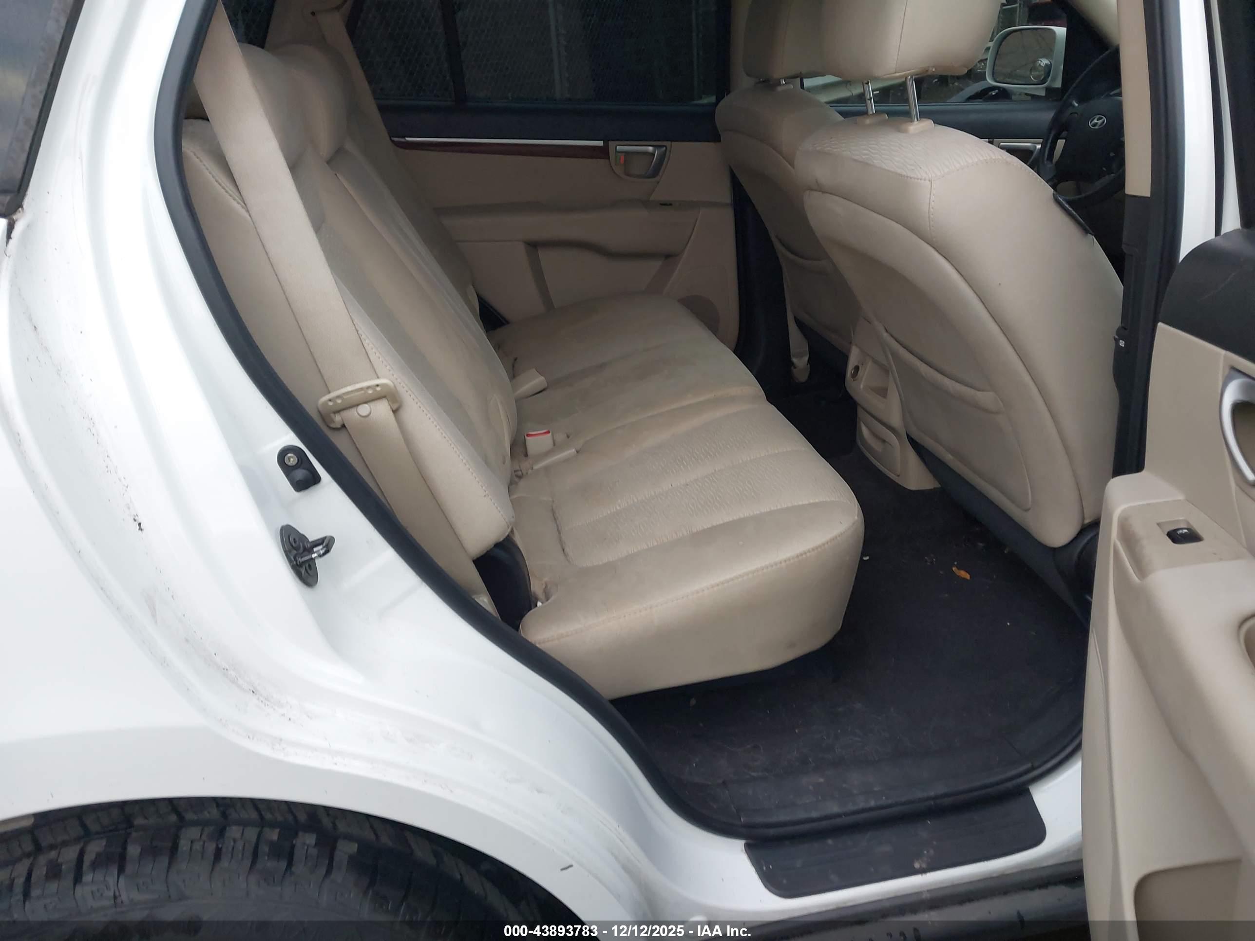 HYUNDAI SANTA image 8