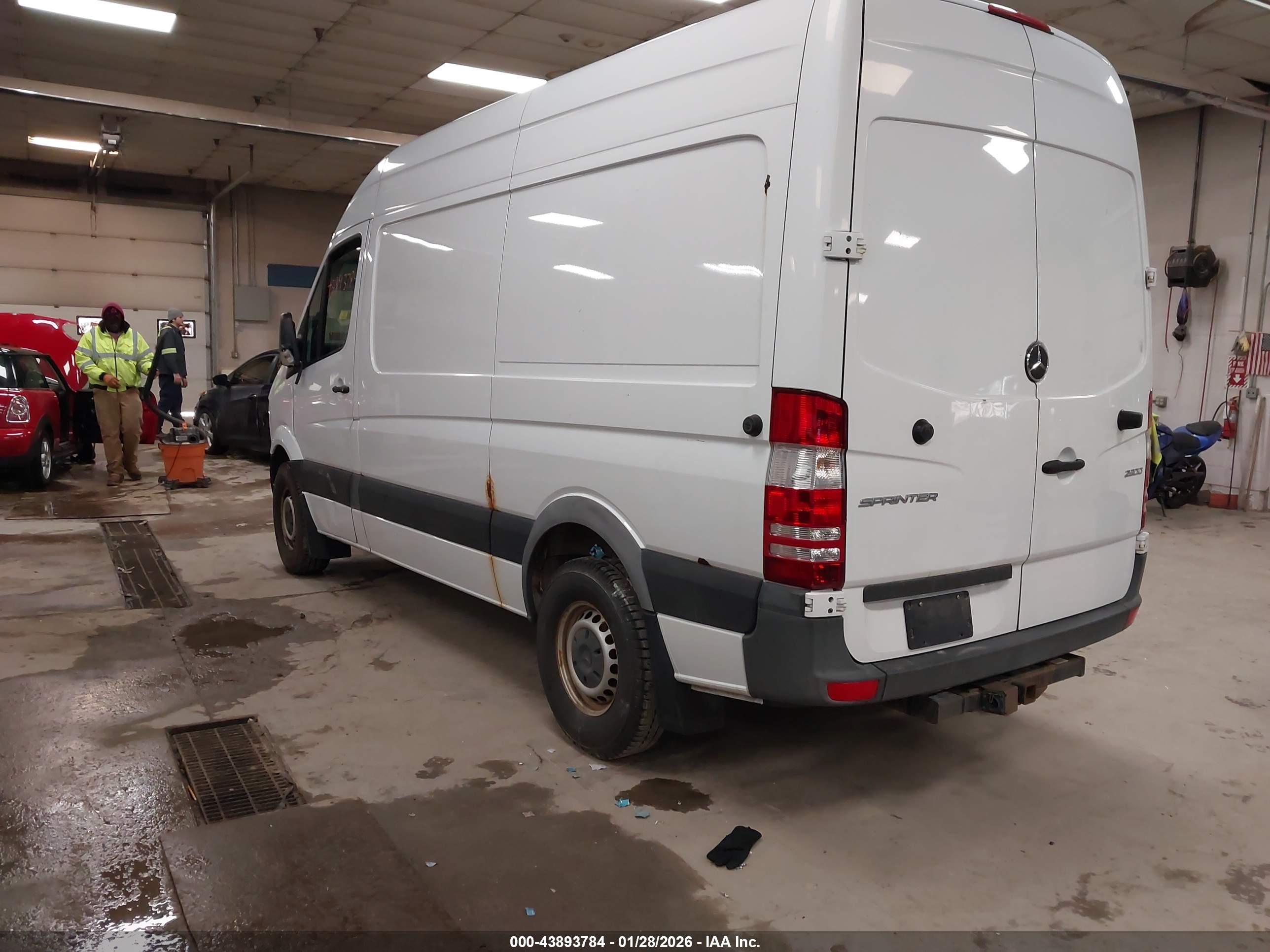 MERCEDES-BENZ SPRINTER image 3