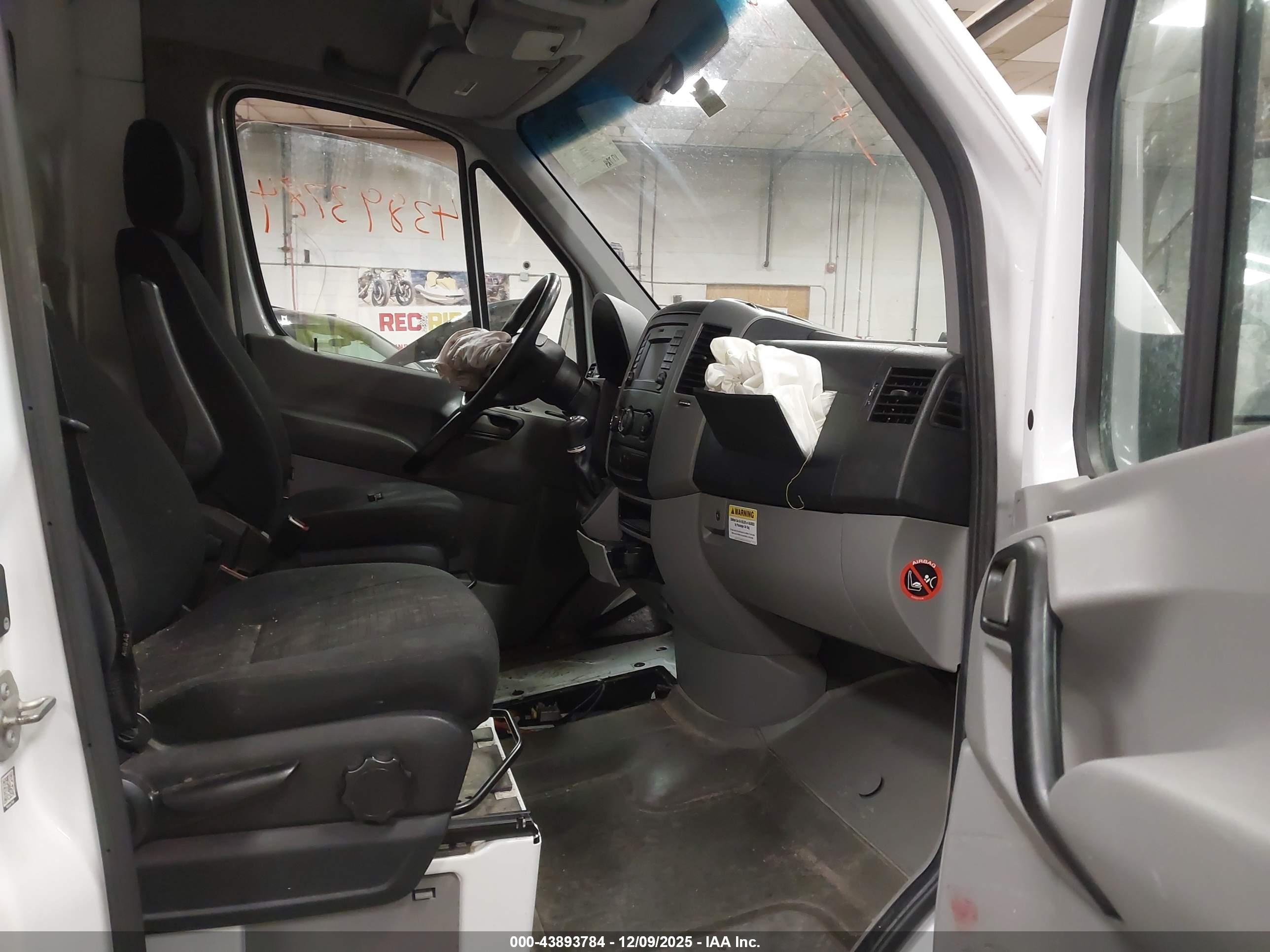 MERCEDES-BENZ SPRINTER image 5