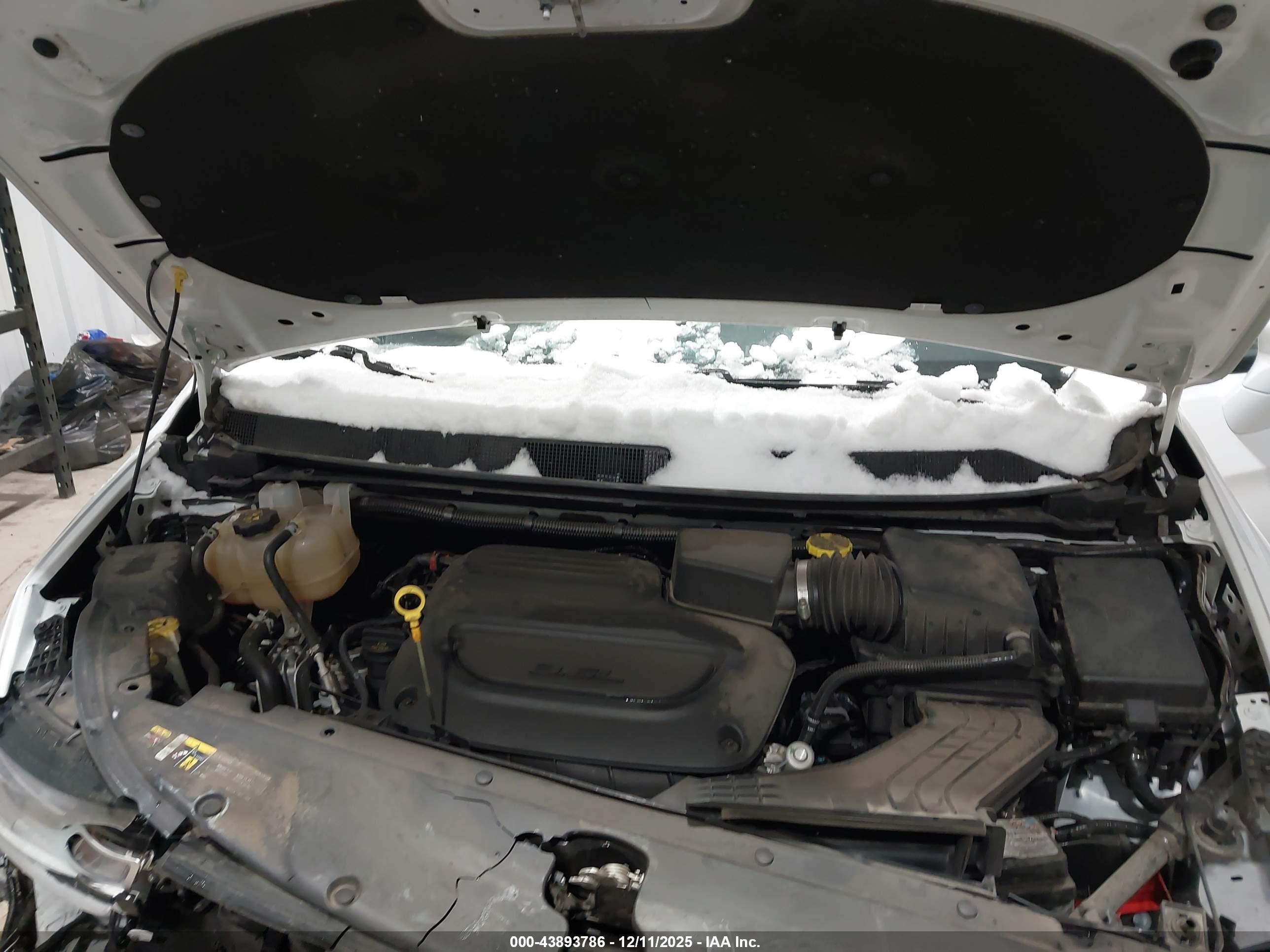 CHRYSLER PACIFICA image 10