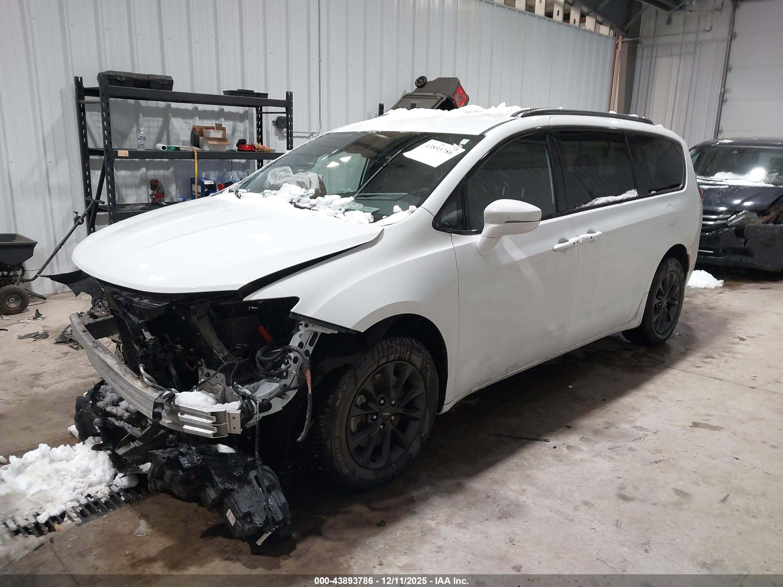 CHRYSLER PACIFICA image 2