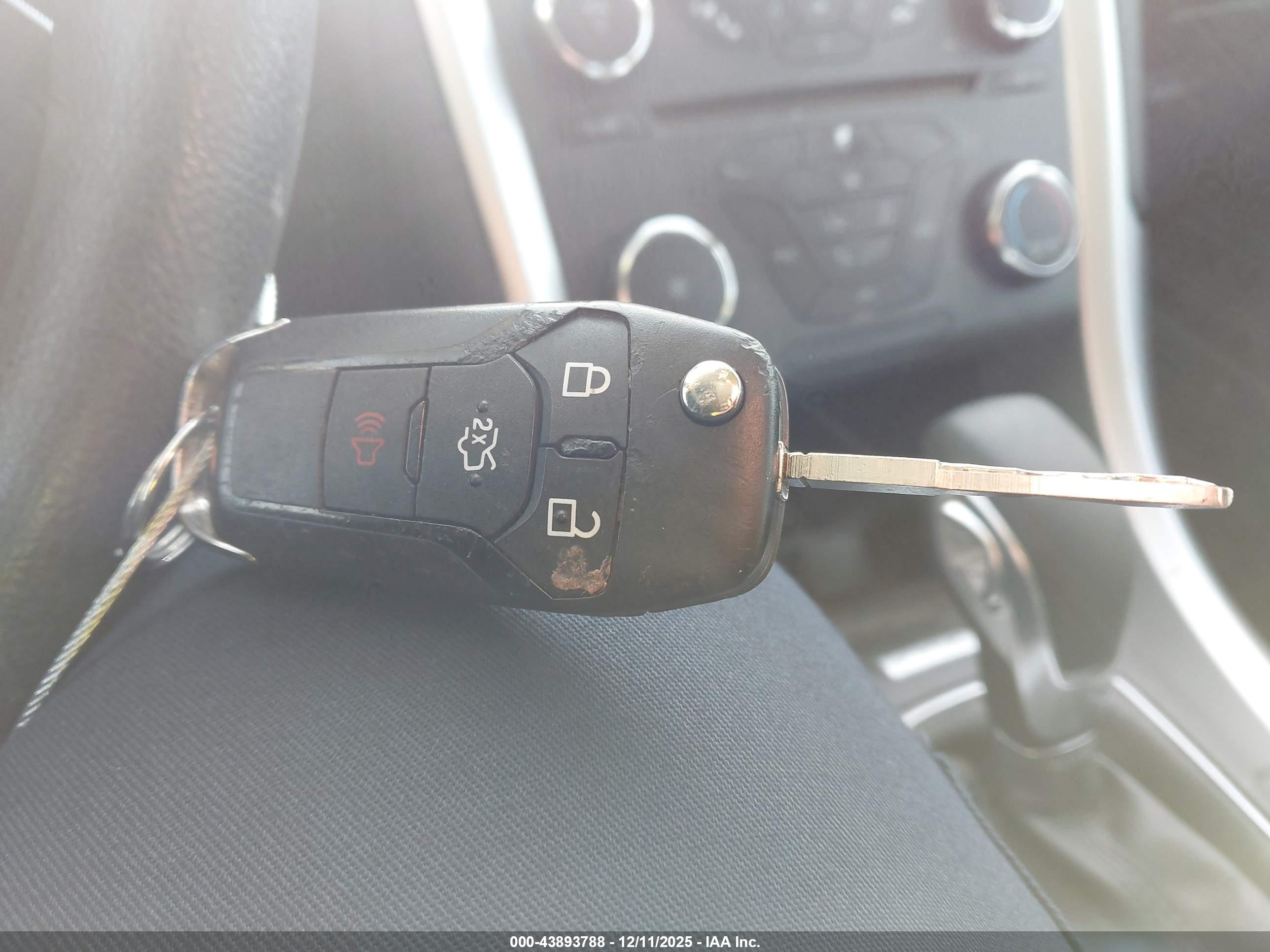 FORD FUSION image 11