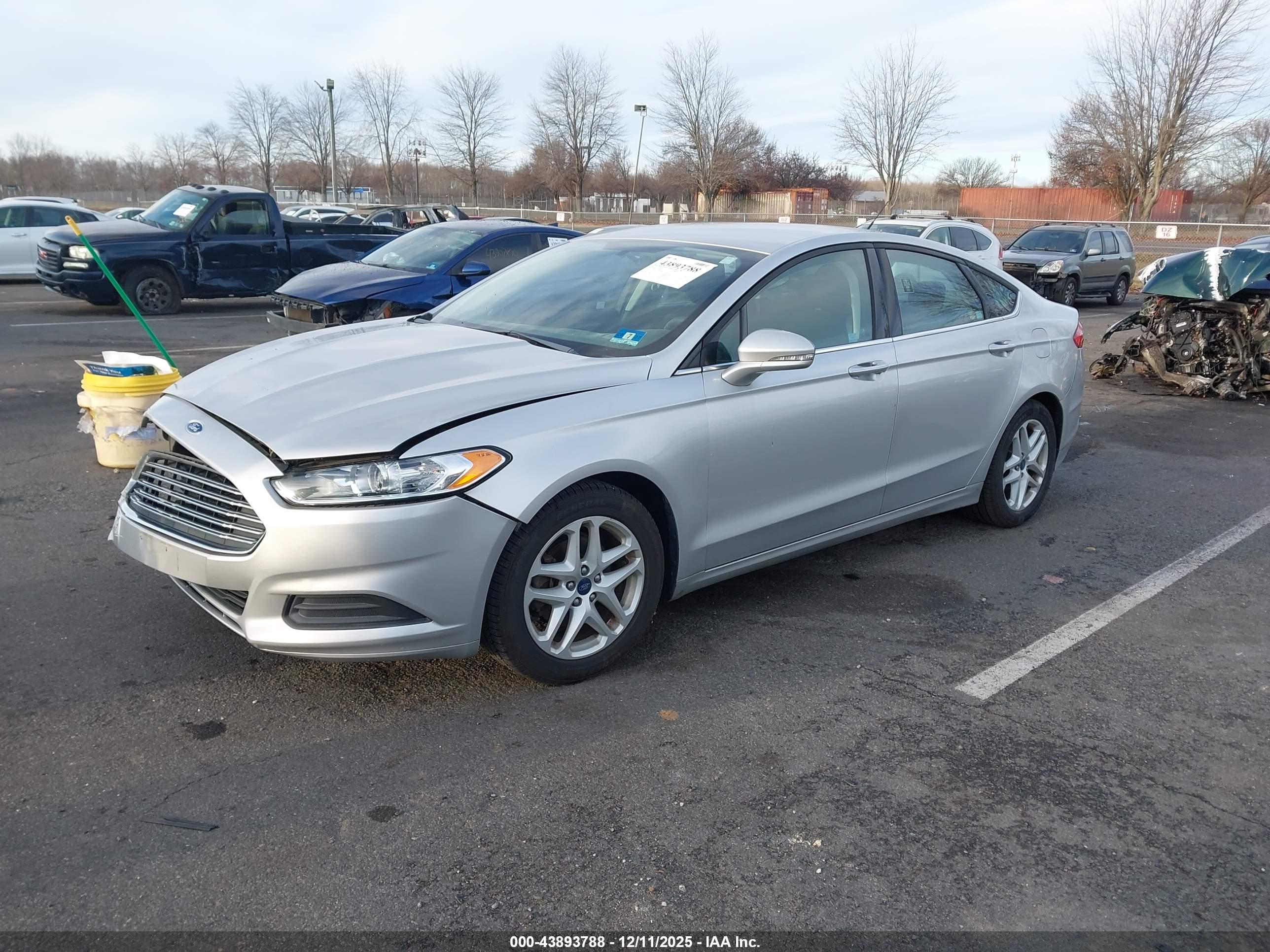 FORD FUSION image 2