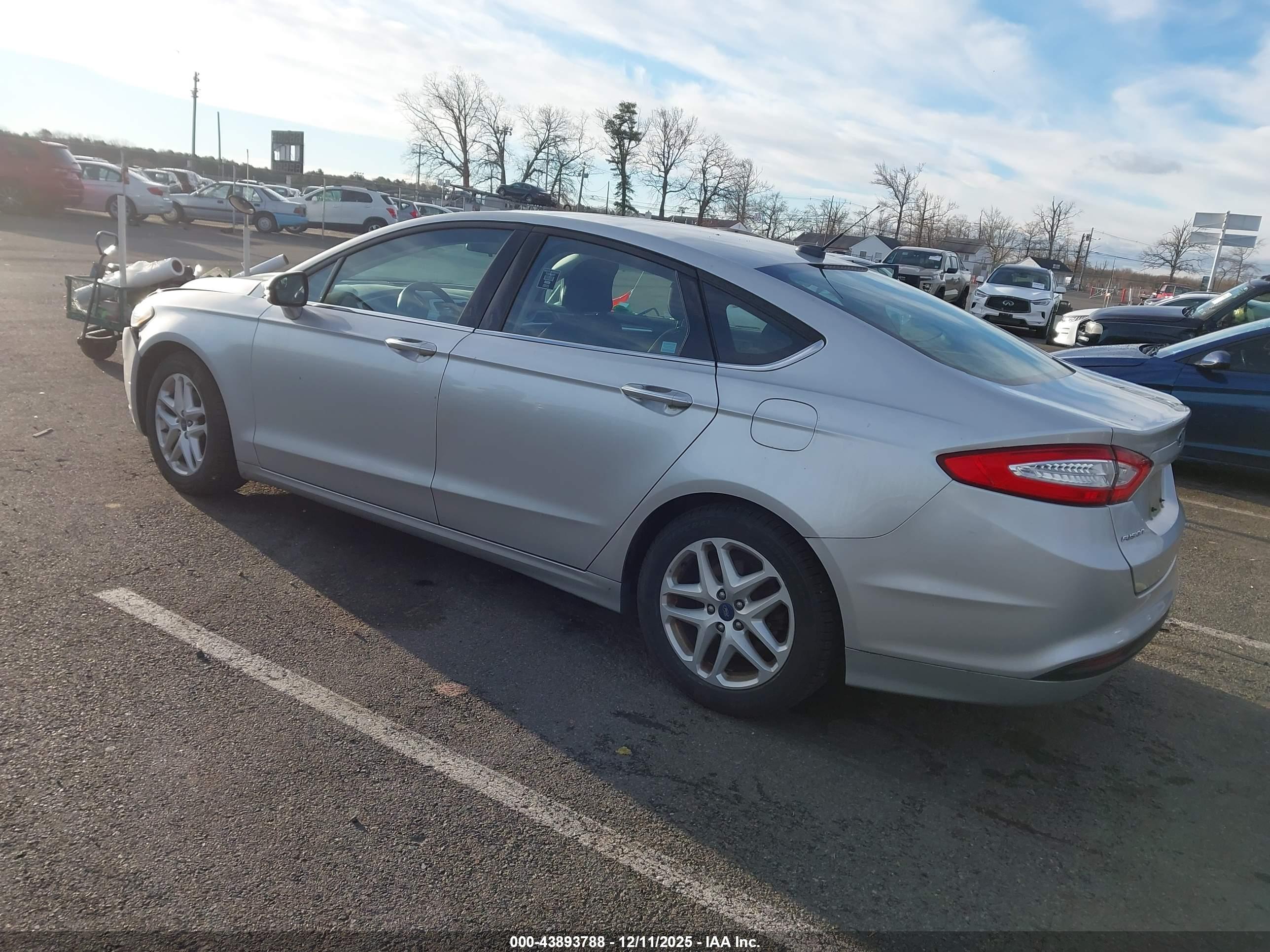 FORD FUSION image 3