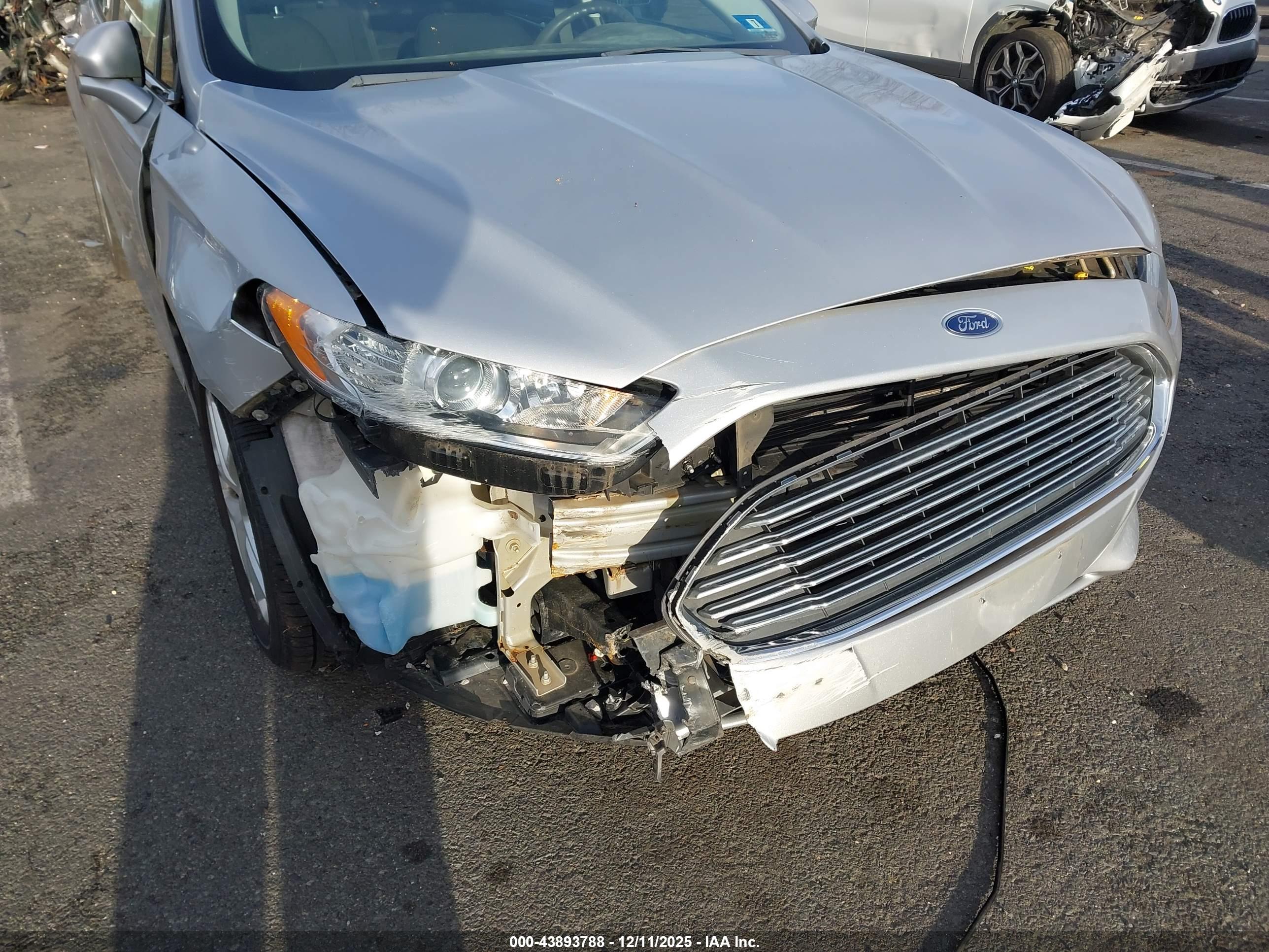 FORD FUSION image 6