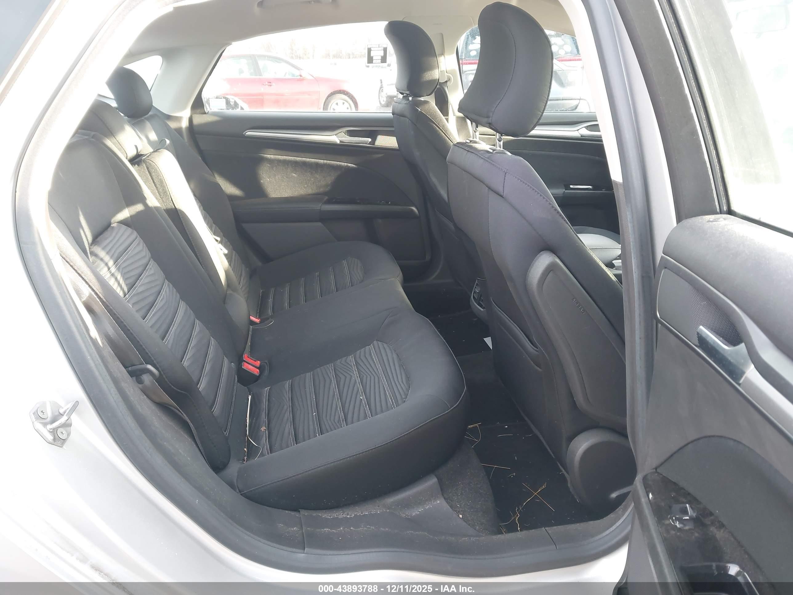 FORD FUSION image 8
