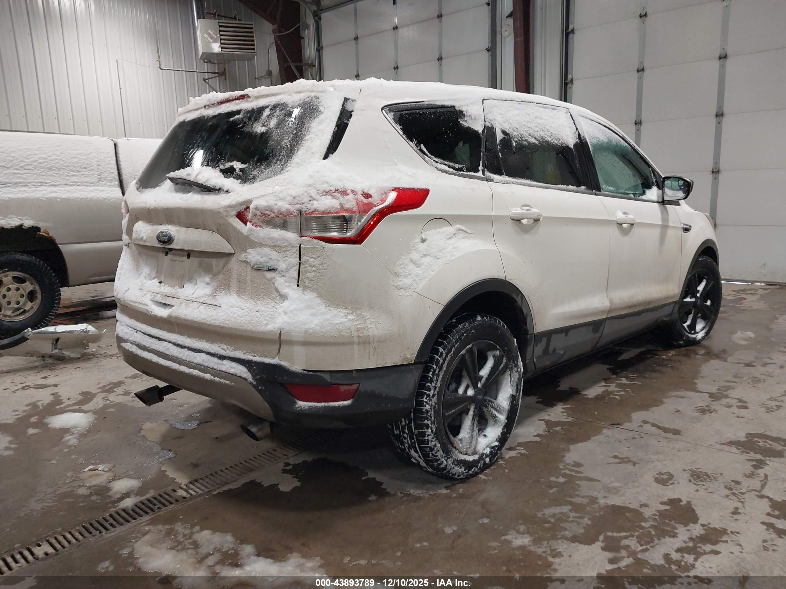 FORD ESCAPE image 4