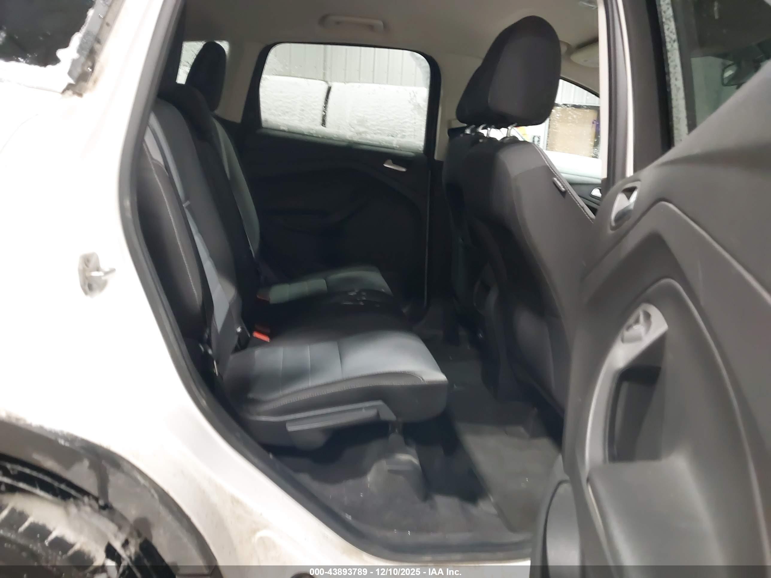 FORD ESCAPE image 8