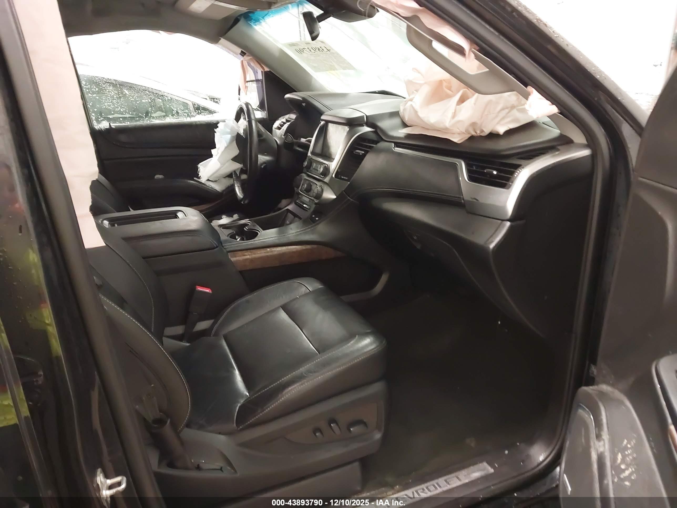 CHEVROLET SUBURBAN image 5
