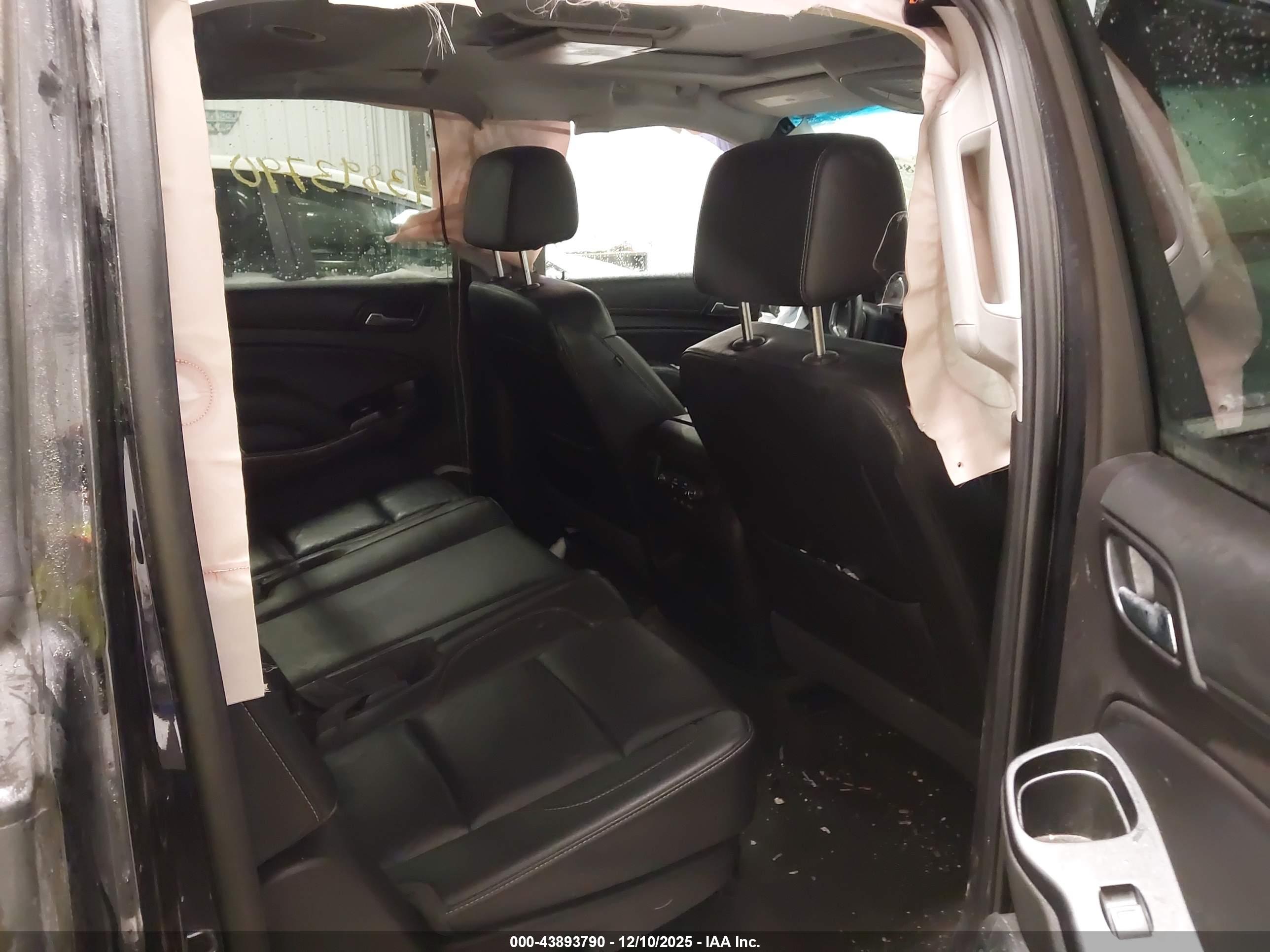 CHEVROLET SUBURBAN image 8
