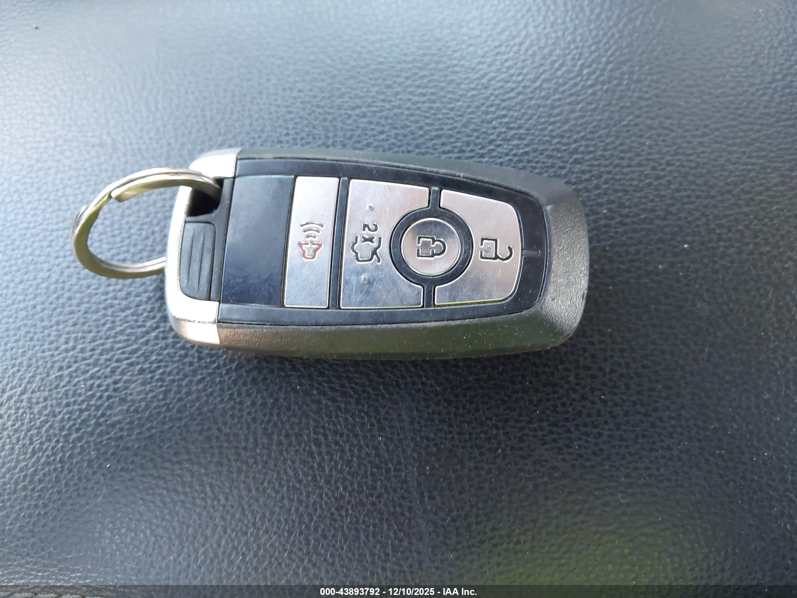 FORD FUSION image 11