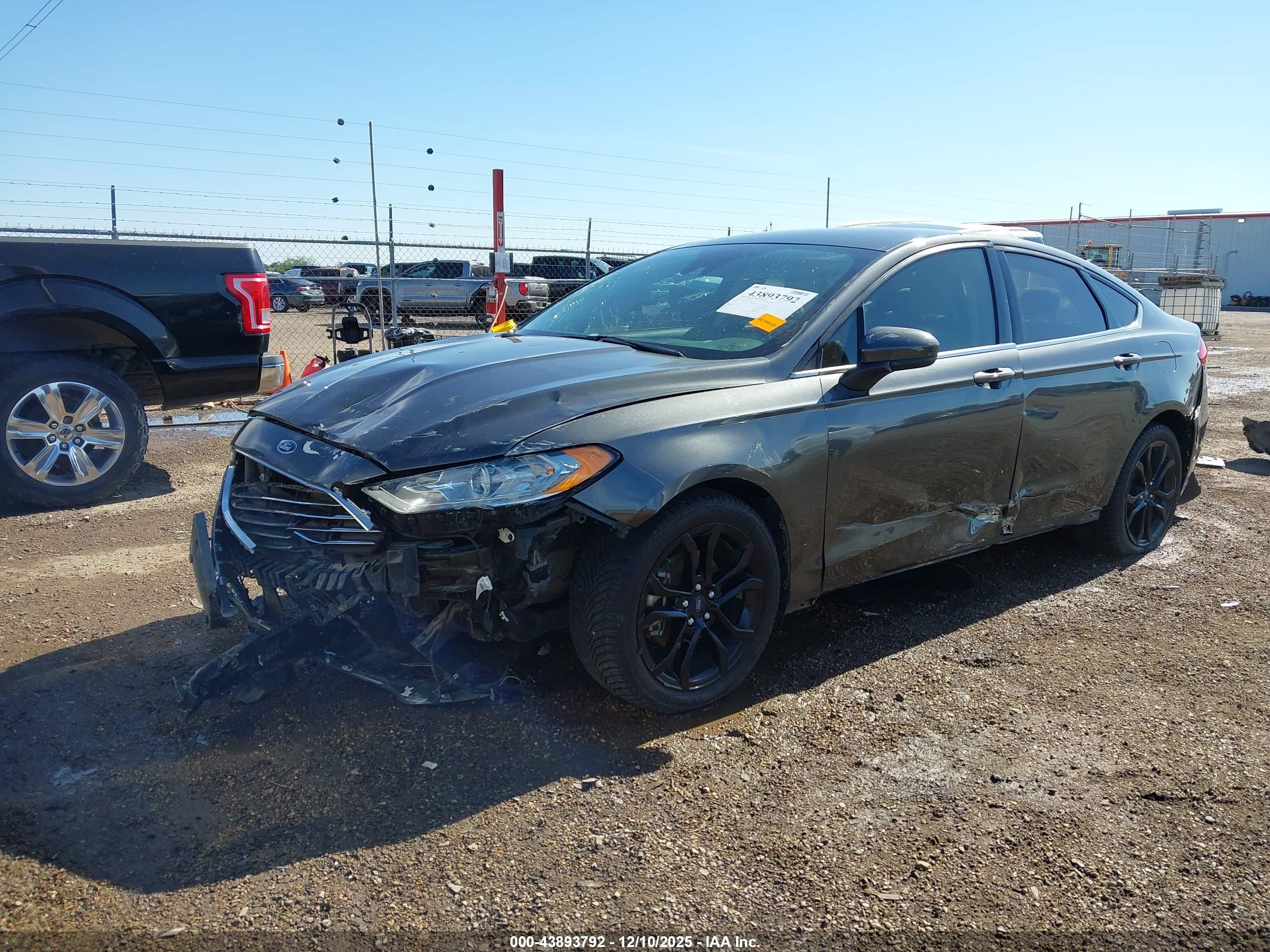 FORD FUSION image 2