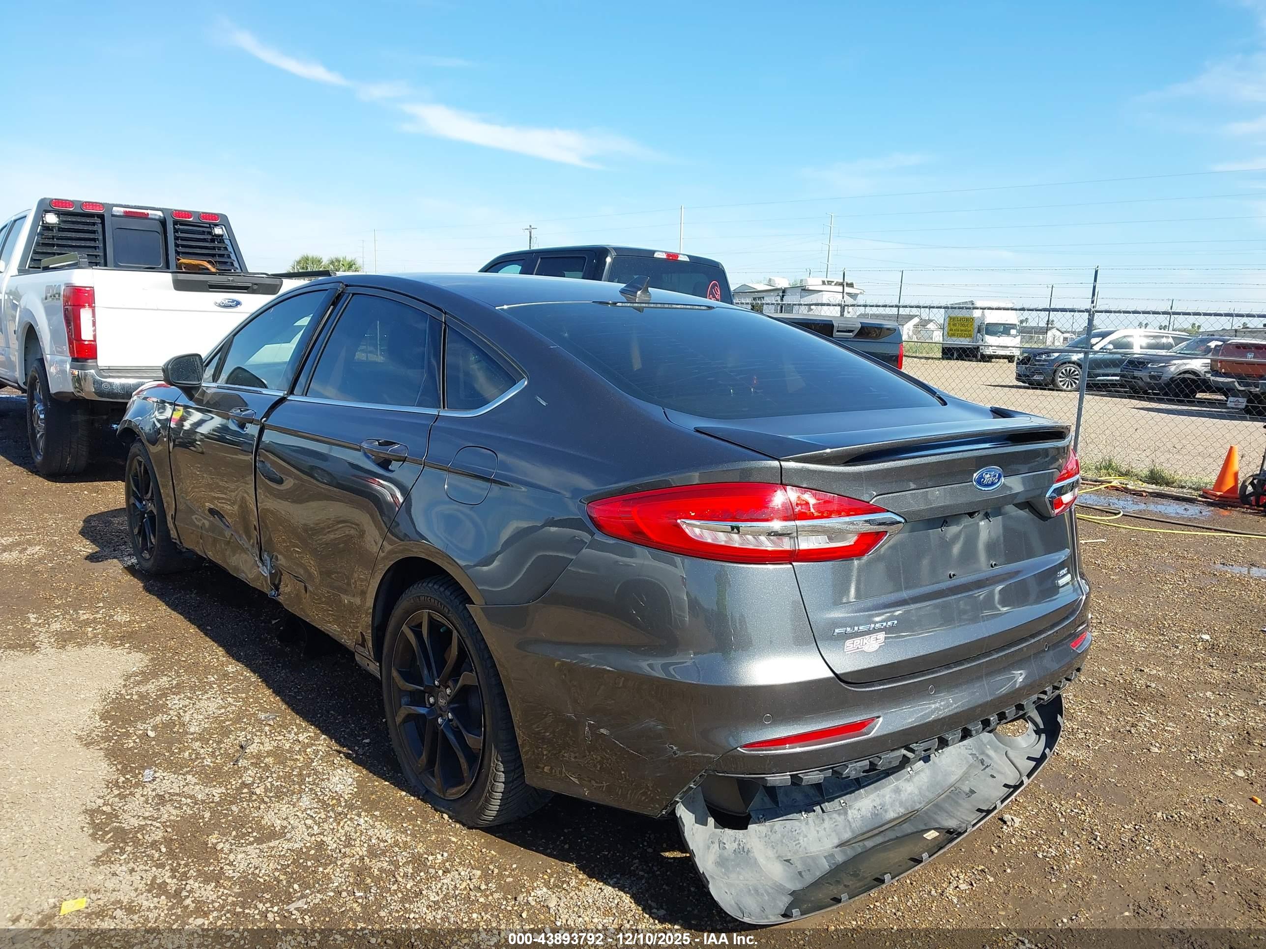 FORD FUSION image 3