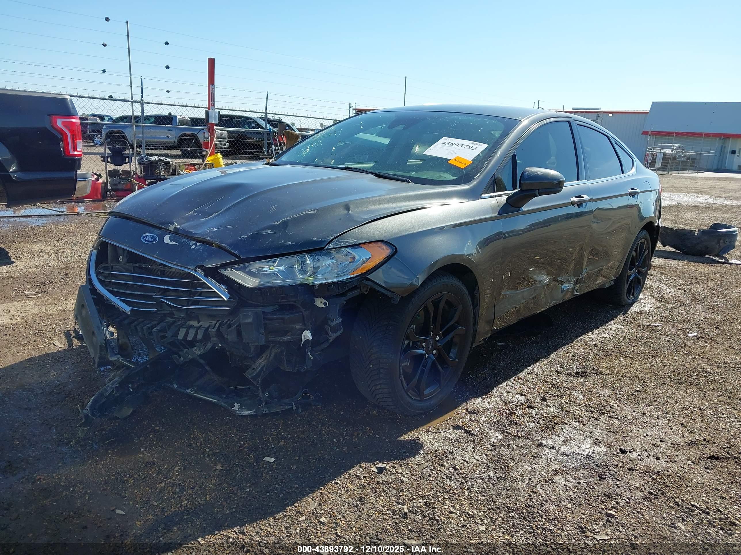 FORD FUSION image 6