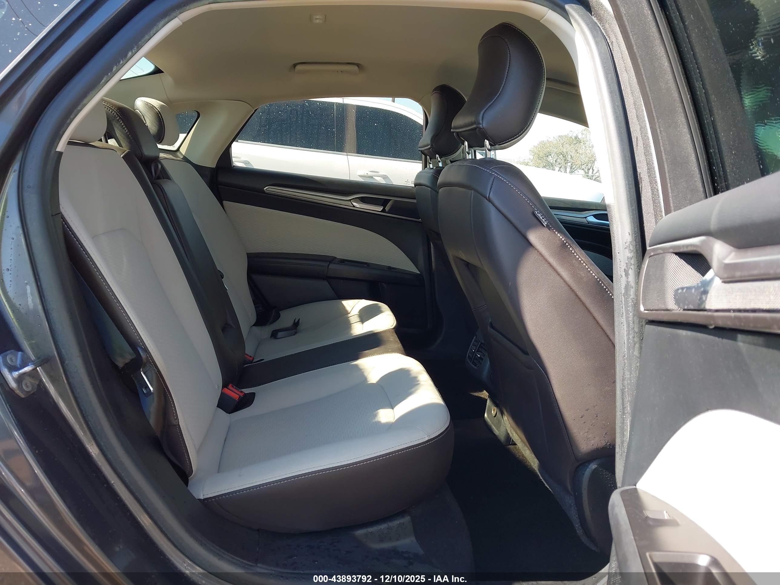 FORD FUSION image 8