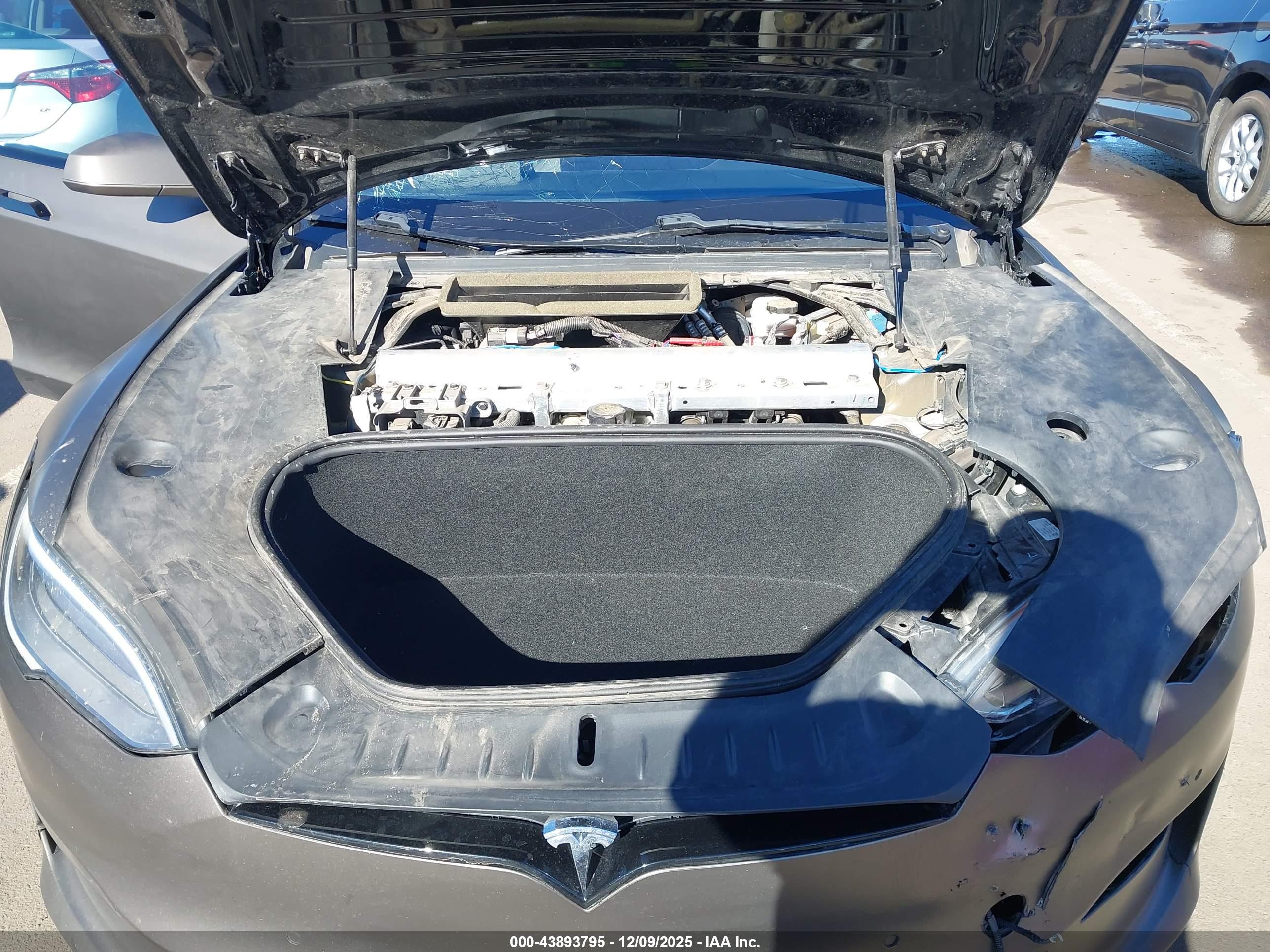 TESLA MODEL image 10