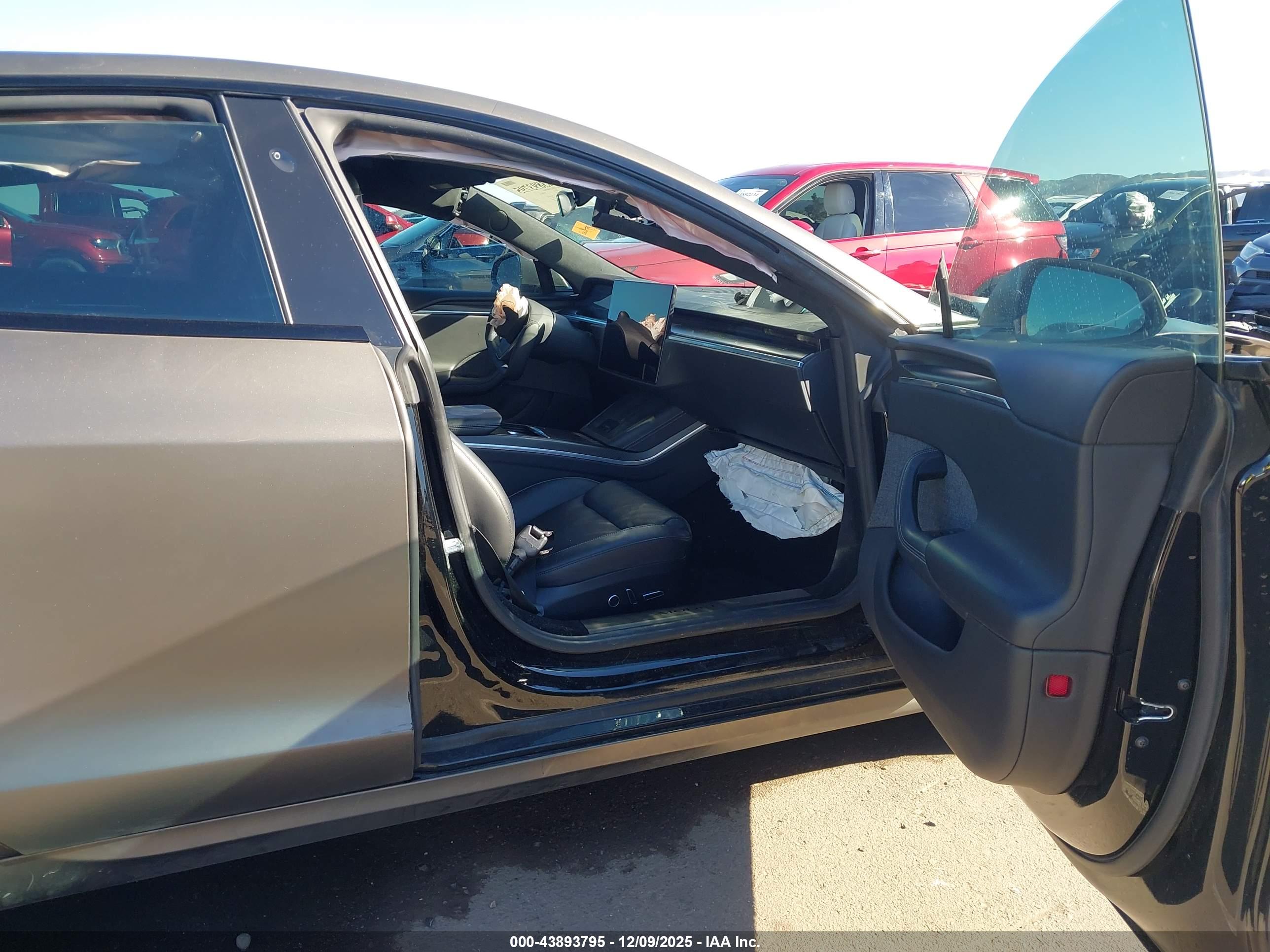 TESLA MODEL image 5