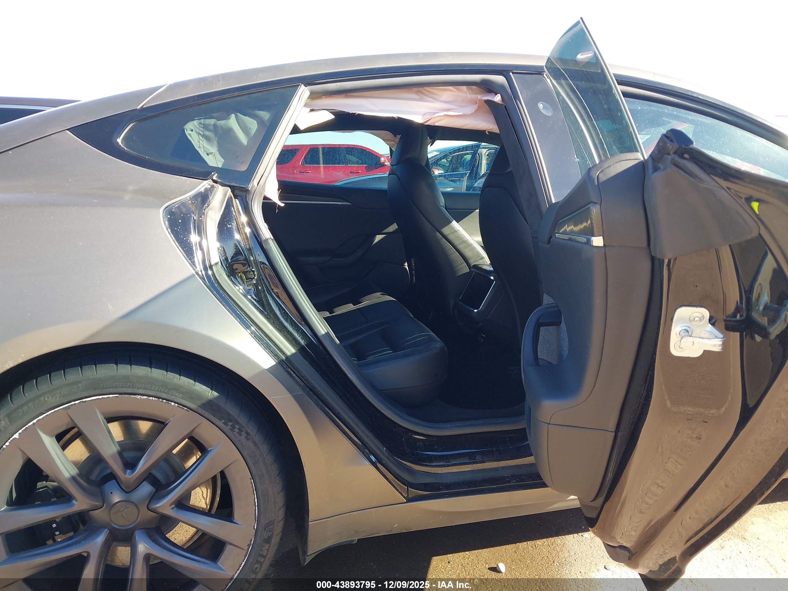 TESLA MODEL image 8