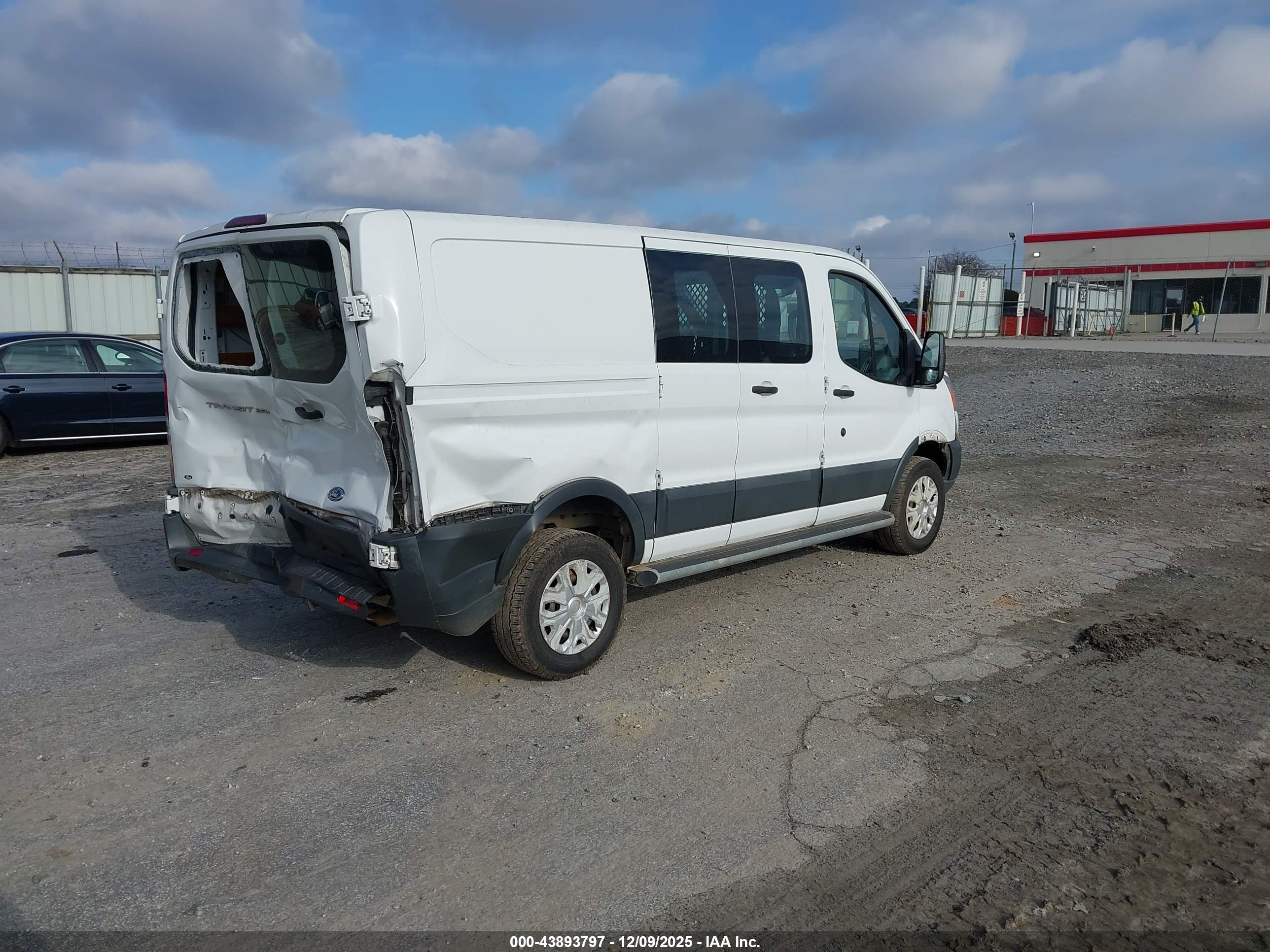 FORD TRANSIT-250 image 4