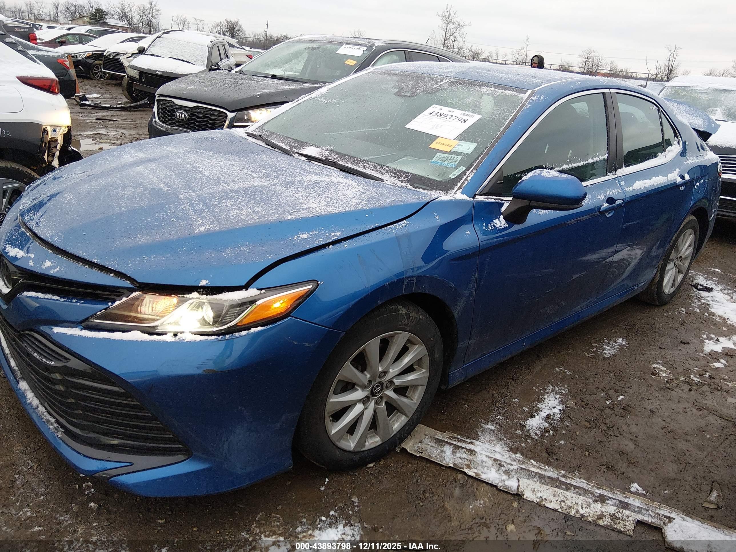 TOYOTA CAMRY image 2