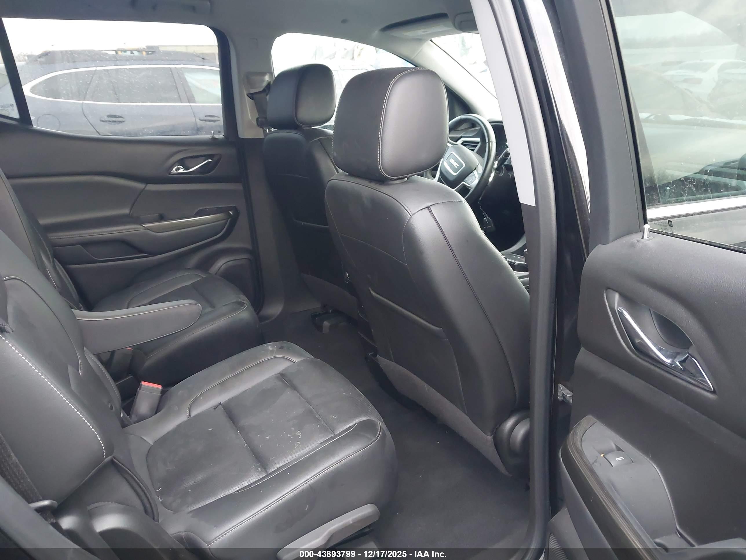 GMC ACADIA image 8
