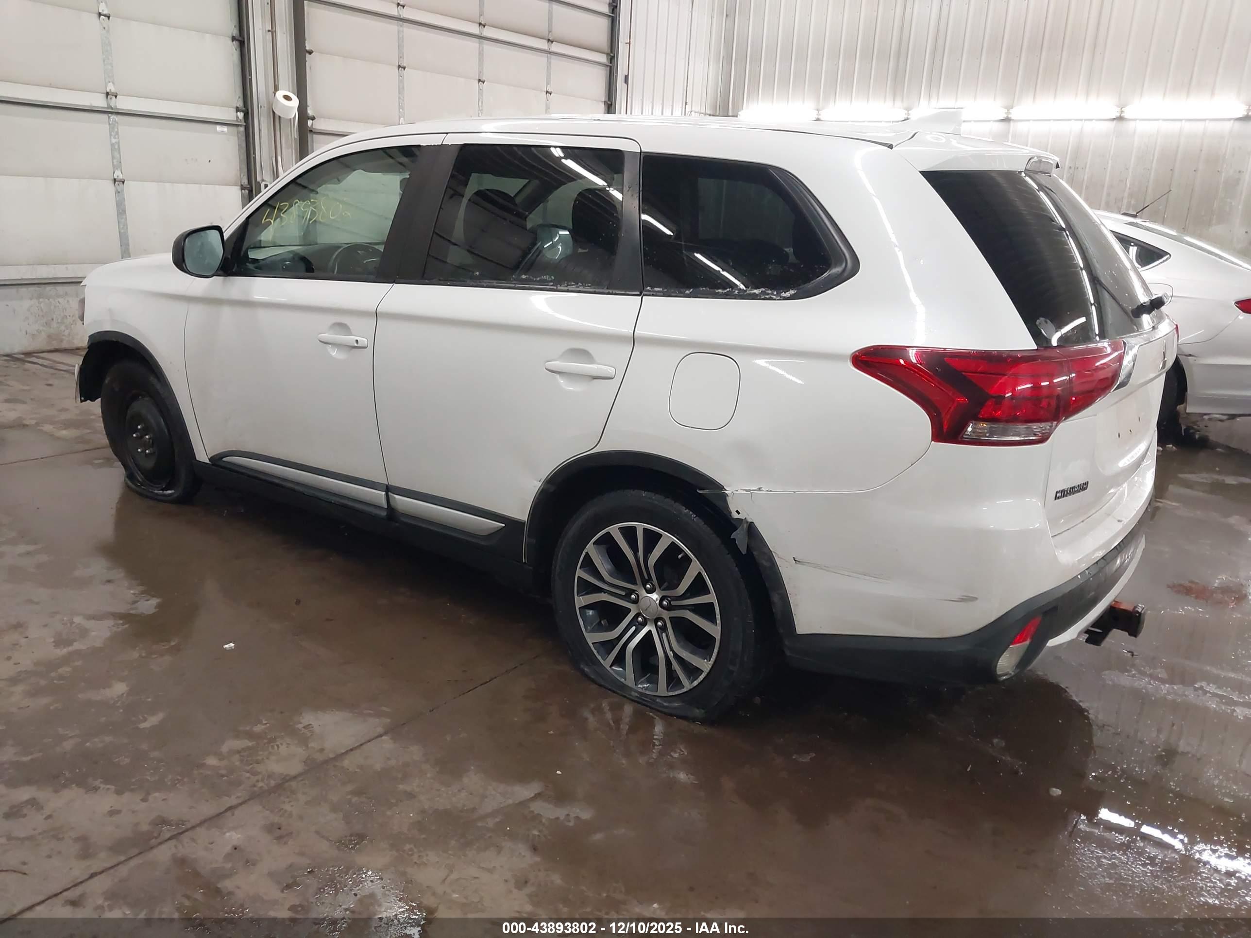MITSUBISHI OUTLANDER image 3