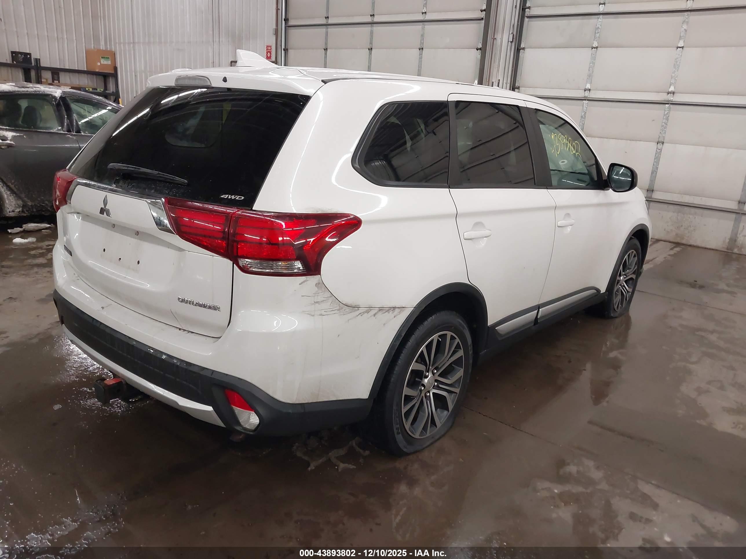 MITSUBISHI OUTLANDER image 4