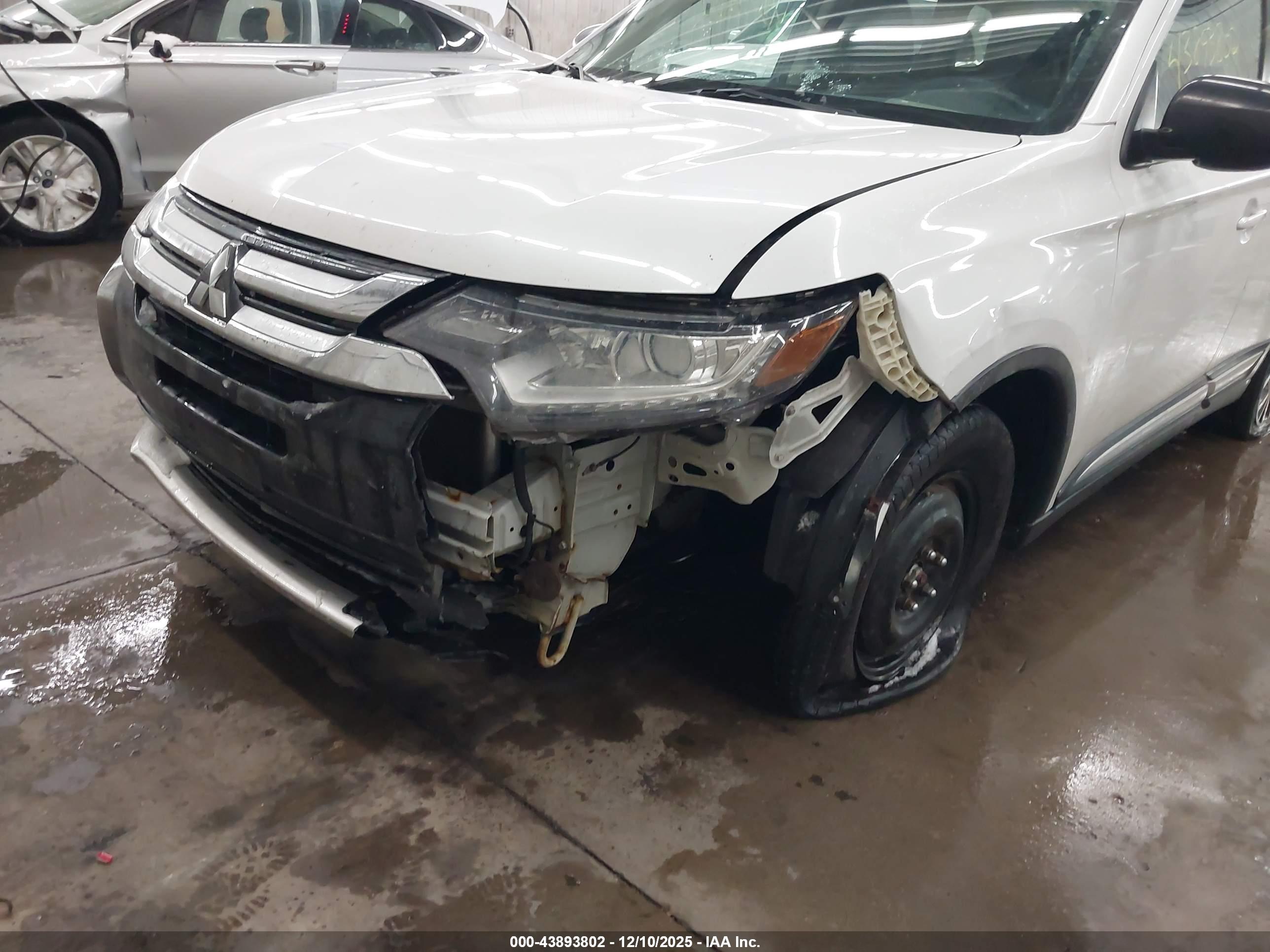 MITSUBISHI OUTLANDER image 6