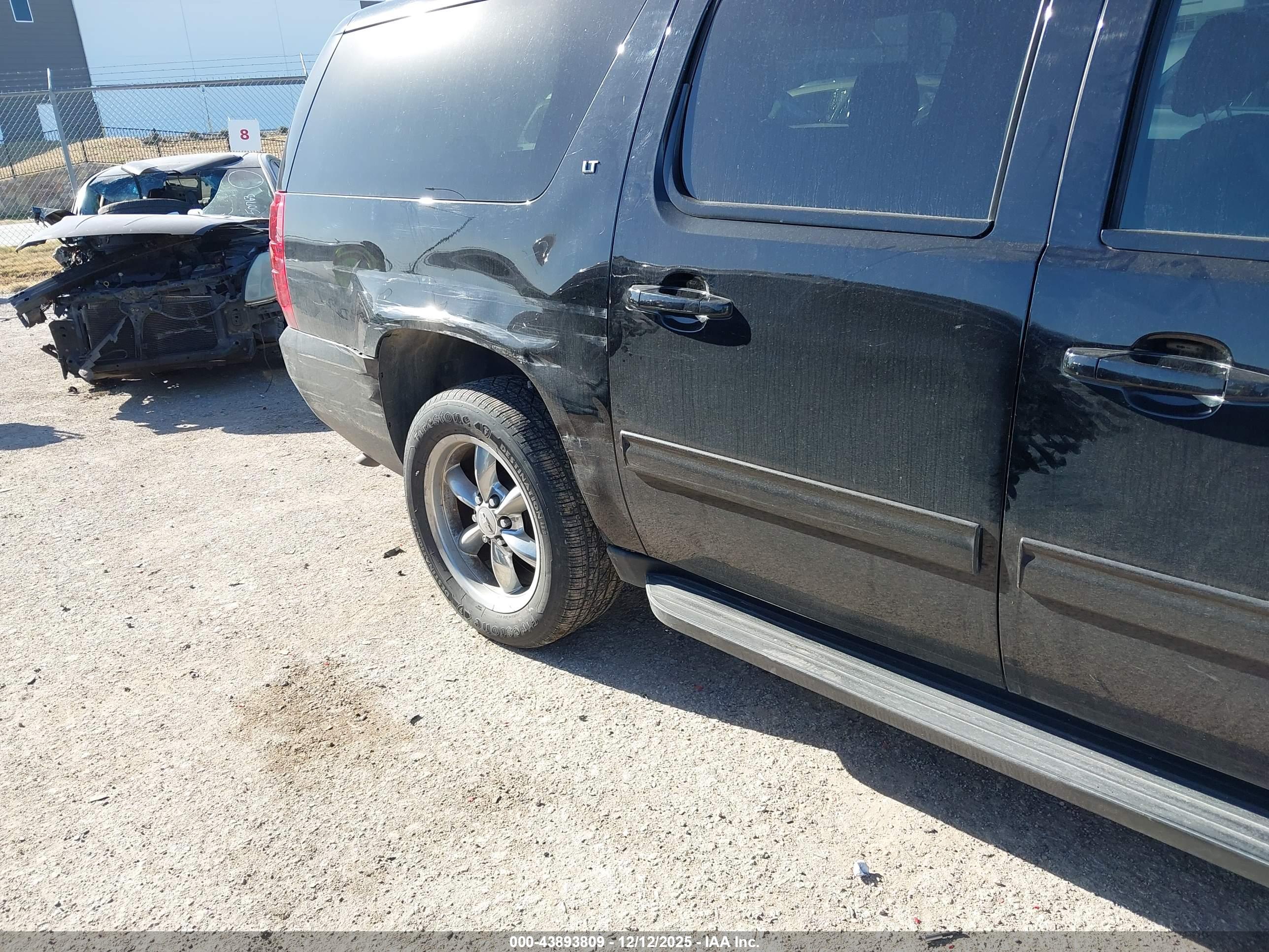 CHEVROLET SUBURBAN image 6