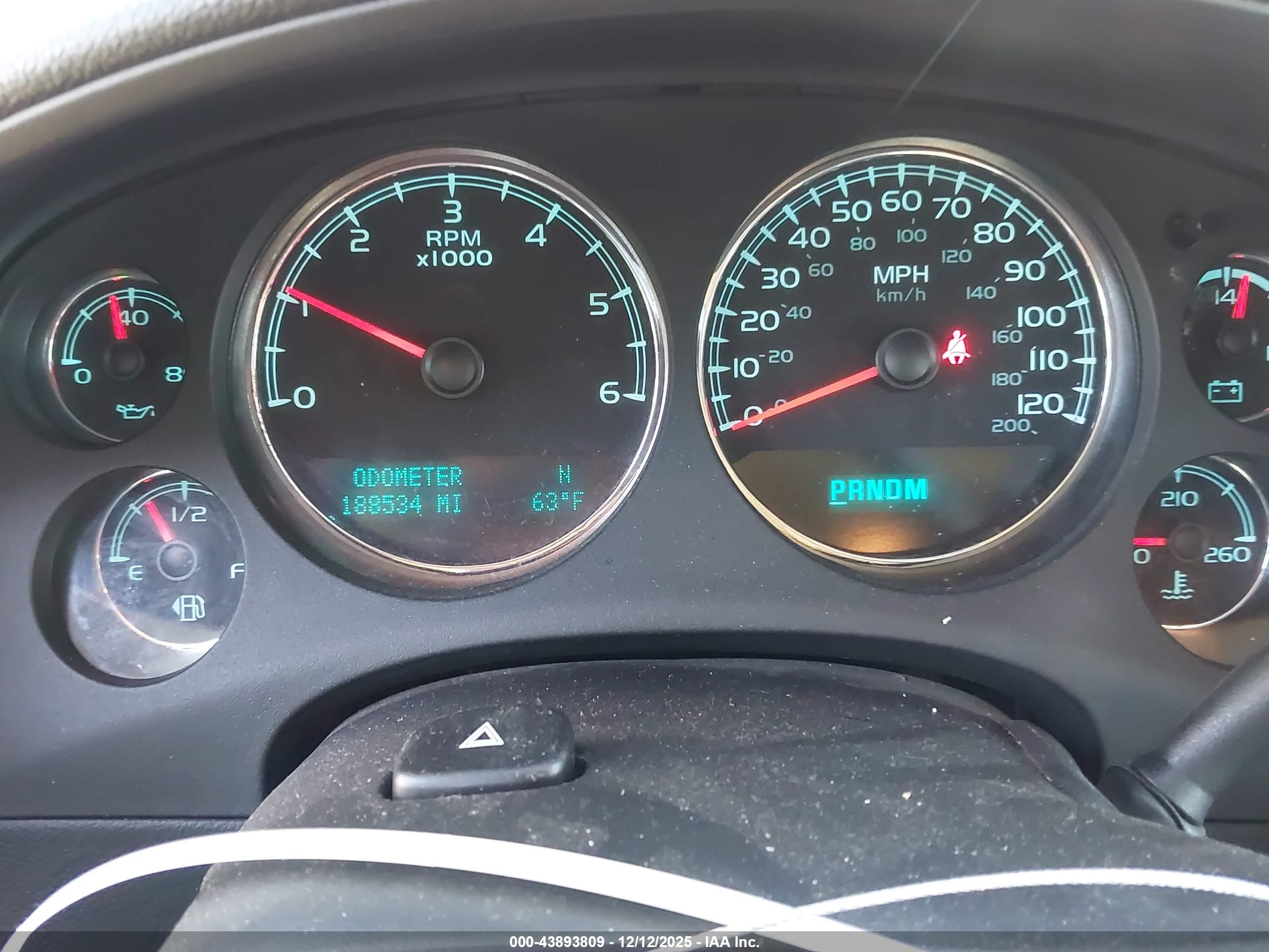 CHEVROLET SUBURBAN image 7