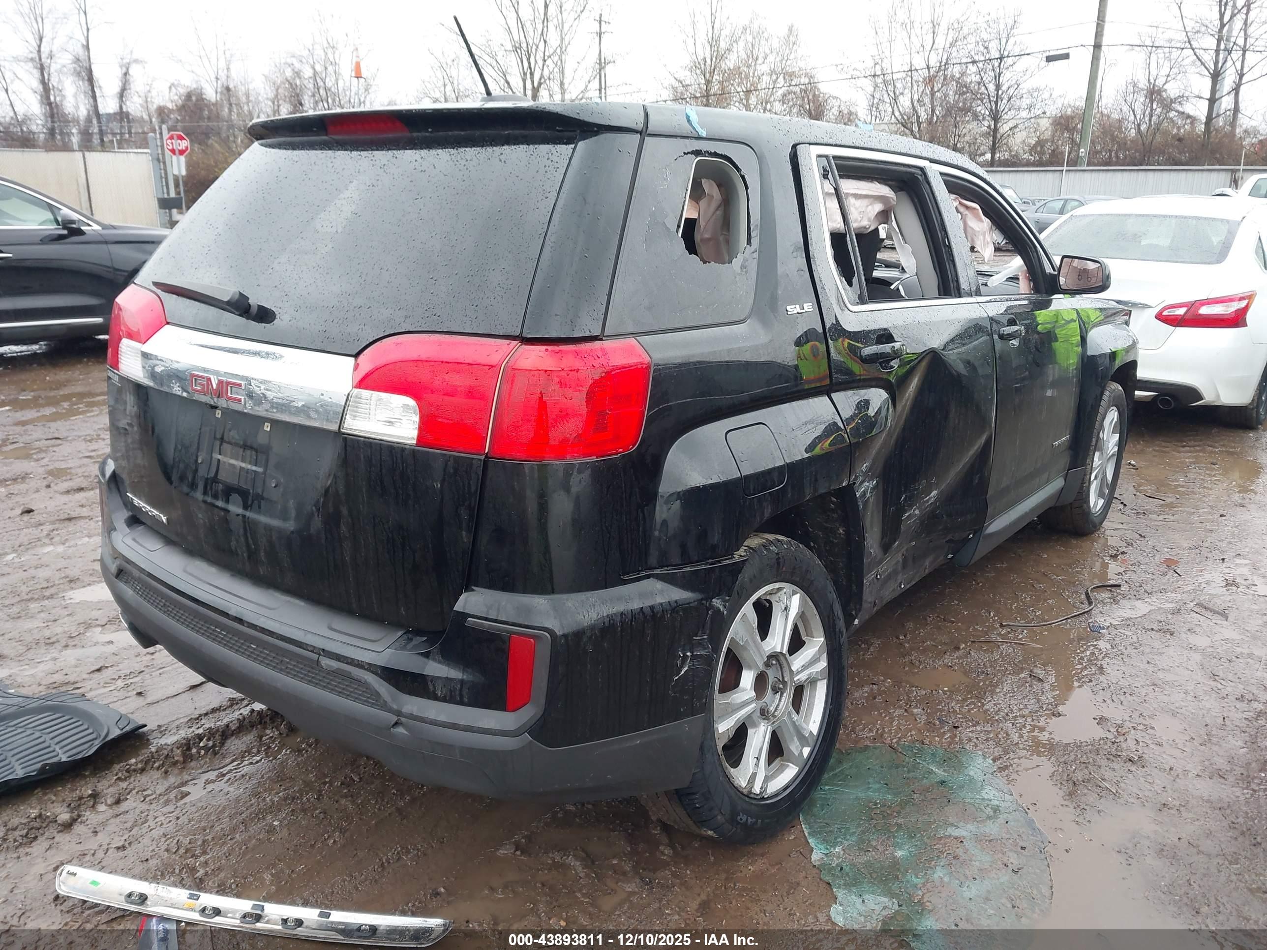 GMC TERRAIN image 4
